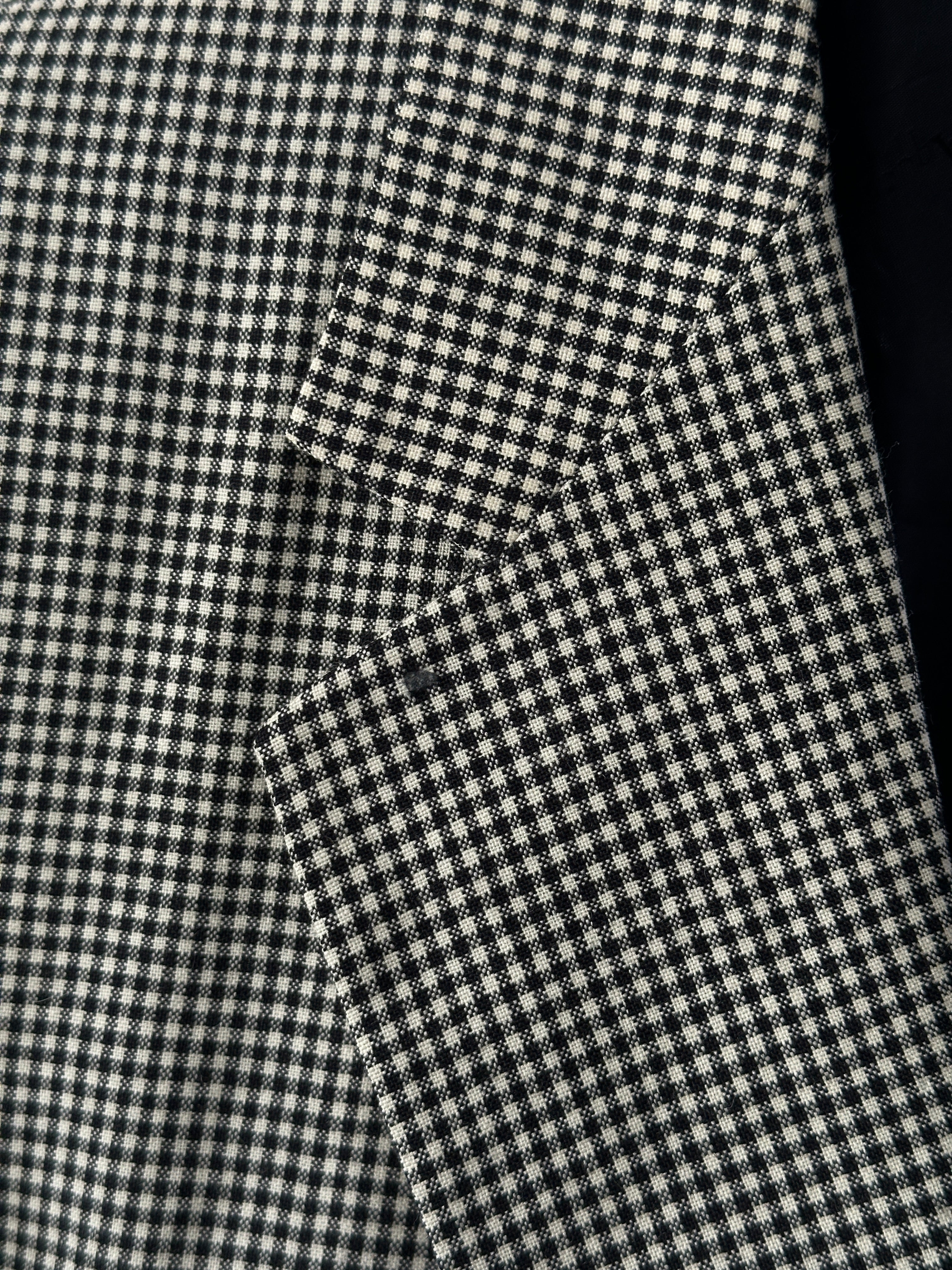 Aquascutum pure wool gingham single-breasted blazer in size L, tailored fit with classic design and button closure.