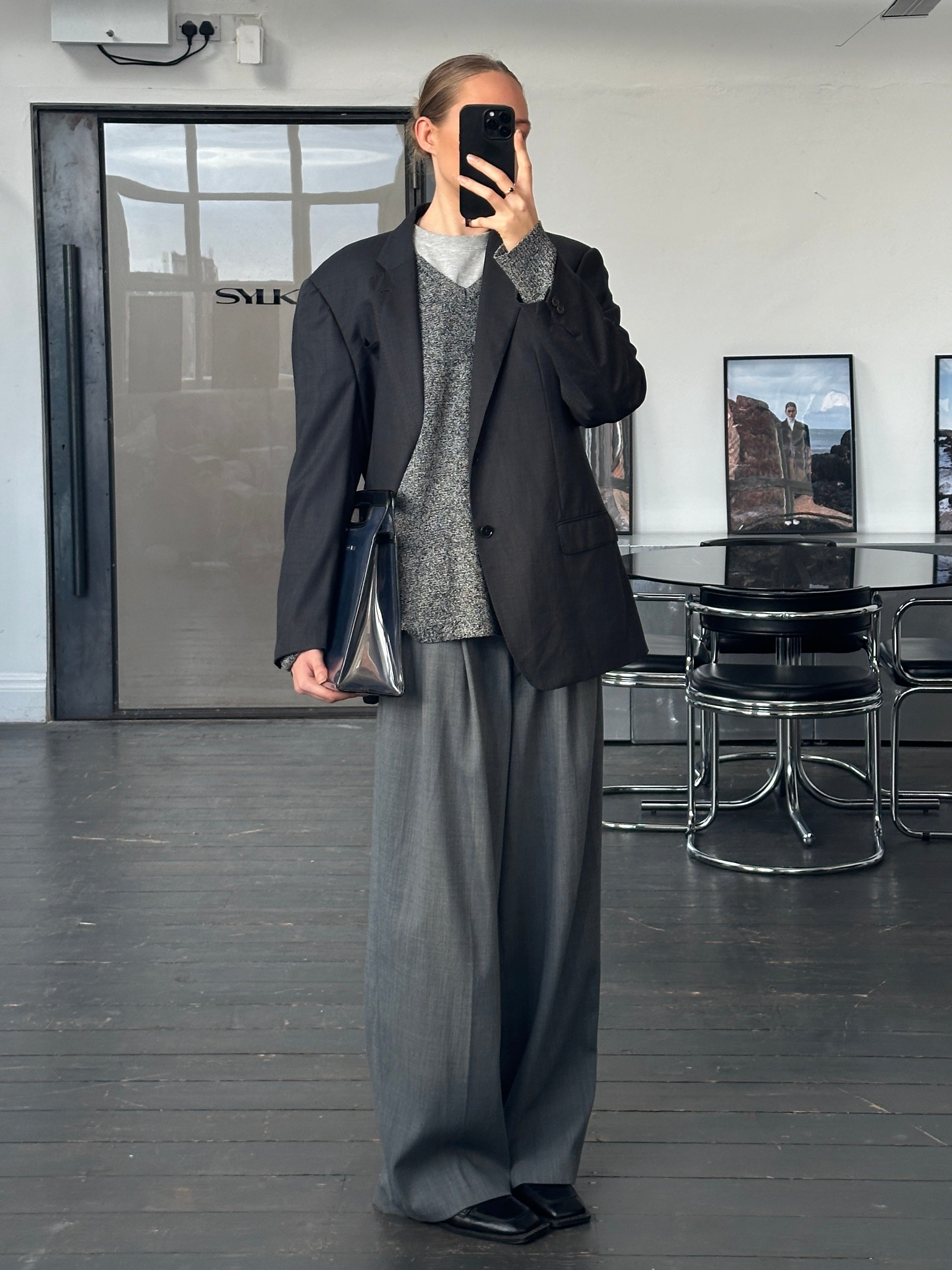 Armani Collezioni 2000s pure wool blazer in size 44R/XL, tailored fit with classic lapels and a sleek, professional look.
