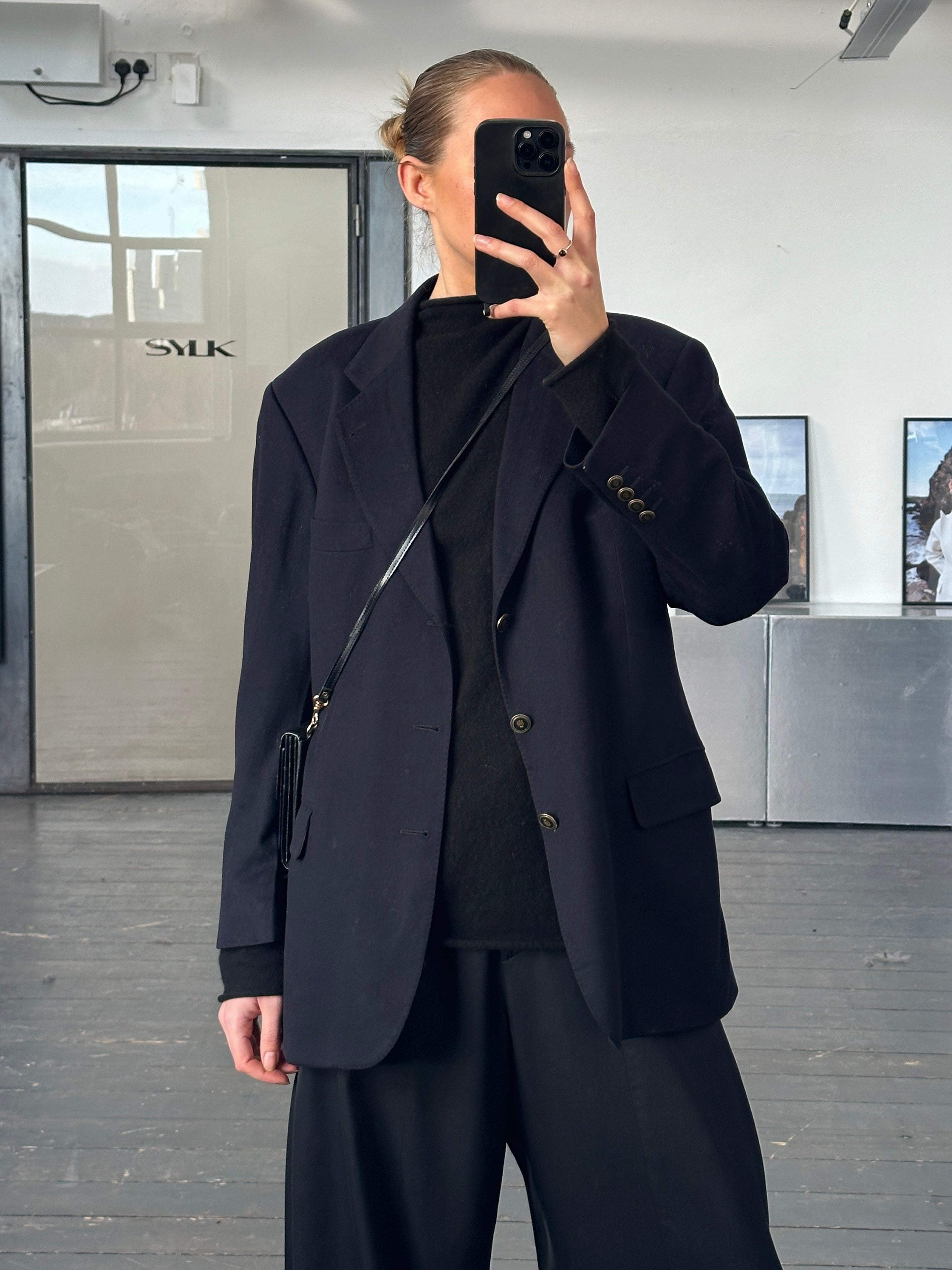Vintage 1990s pure cashmere single-breasted blazer in size 42R/L, navy blue with classic lapel and tailored fit.