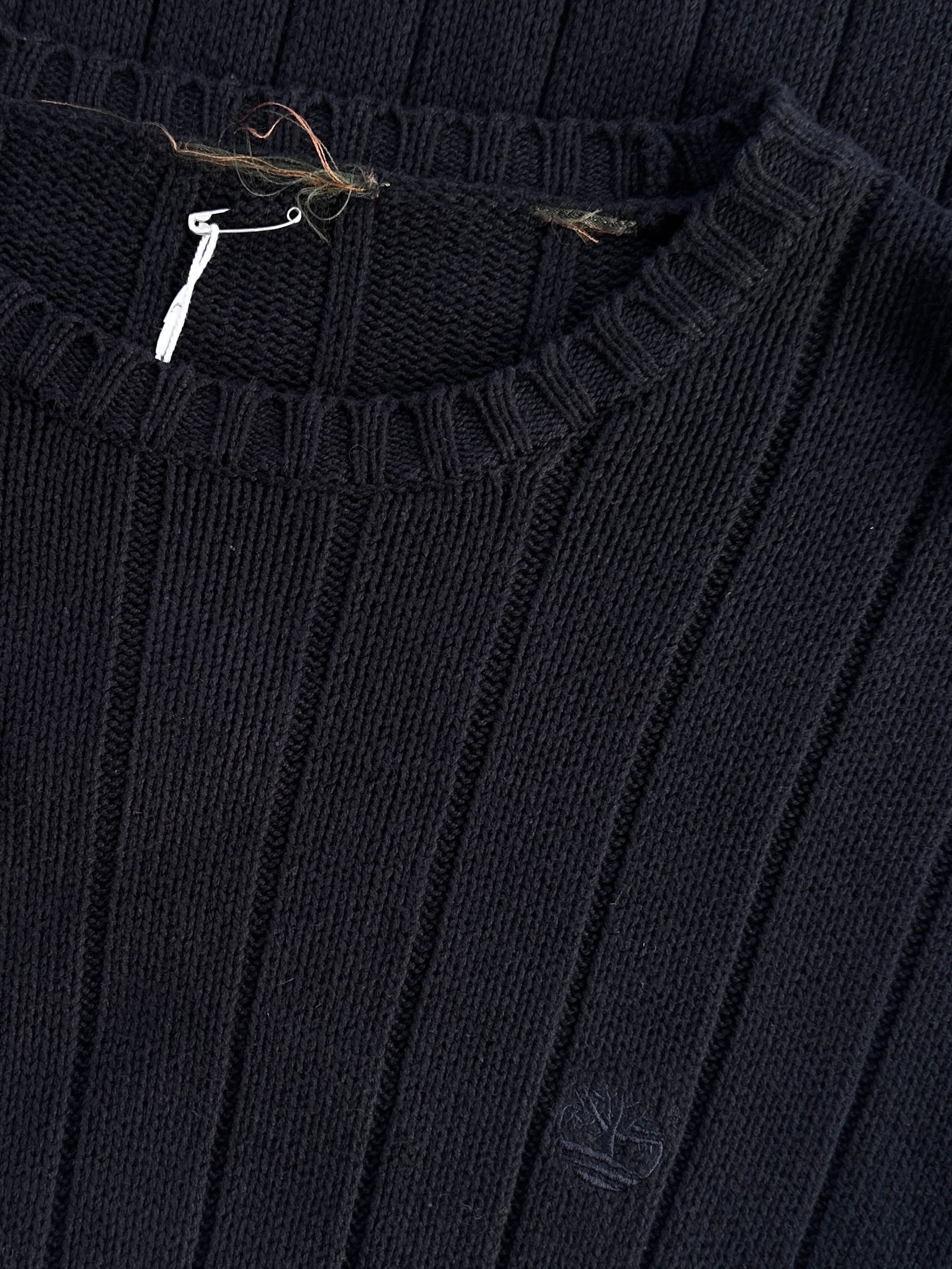 Timberland Pure Cotton Knitted Logo Jumper in XXL, showcasing a cozy white knit sweater with Timberland logo on the front.