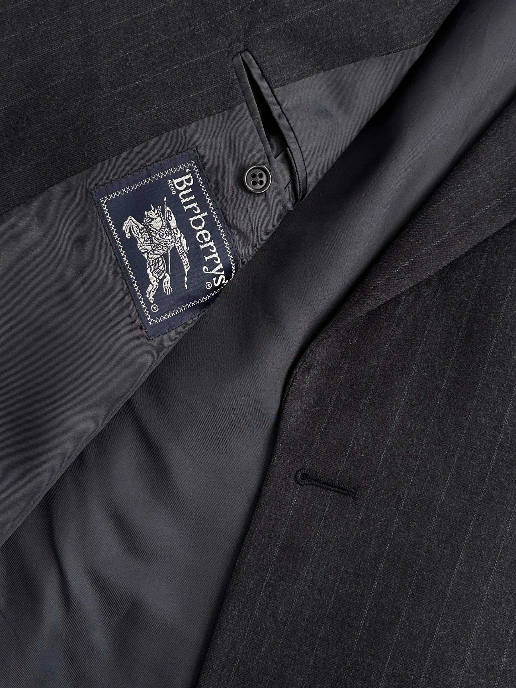 Burberry pure wool stripe blazer in size 44R/XL, single-breasted design with classic pattern and tailored fit.