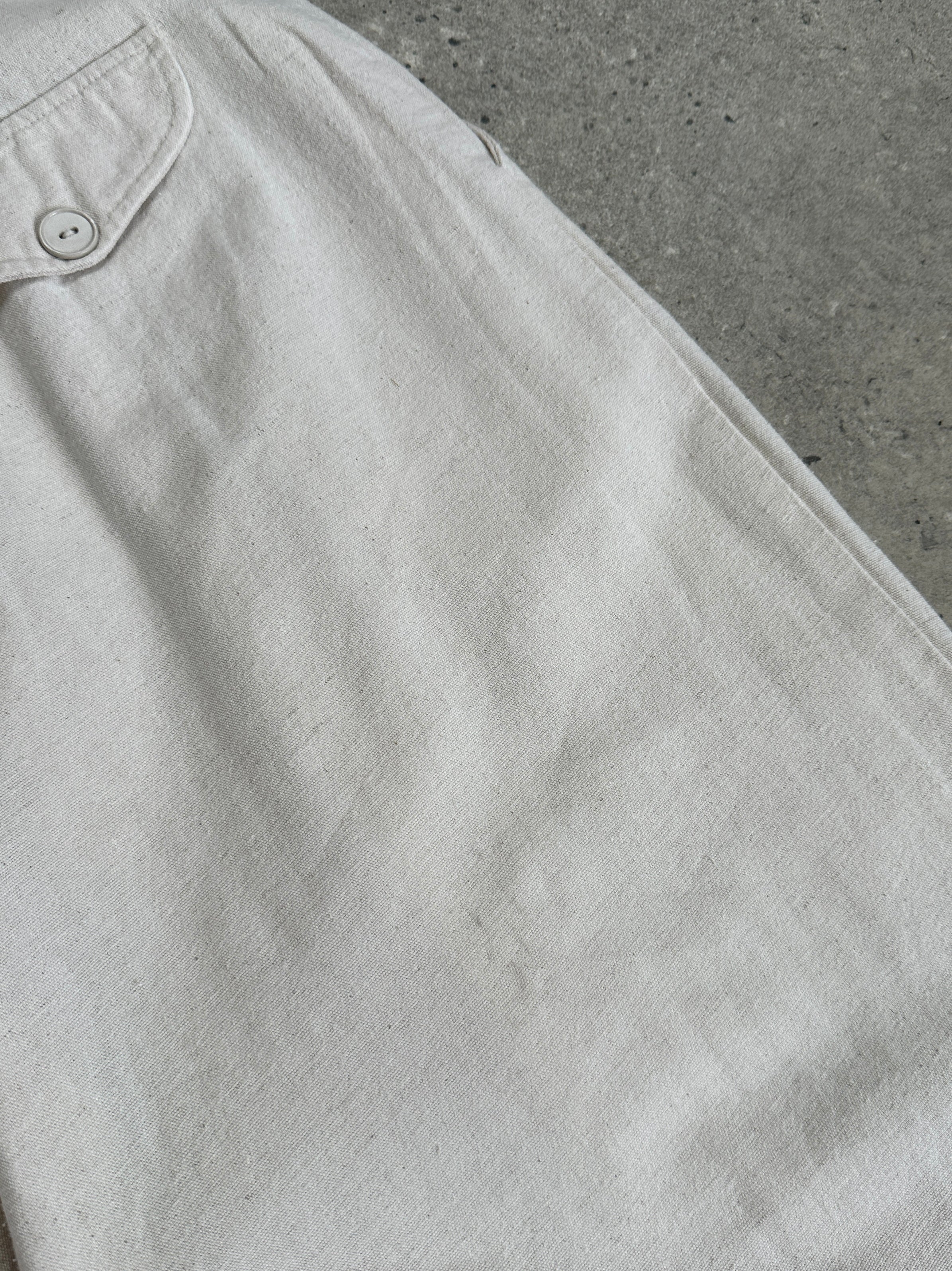 Vintage cotton linen pleated high-waisted trousers in W26, with a relaxed fit and classic design.