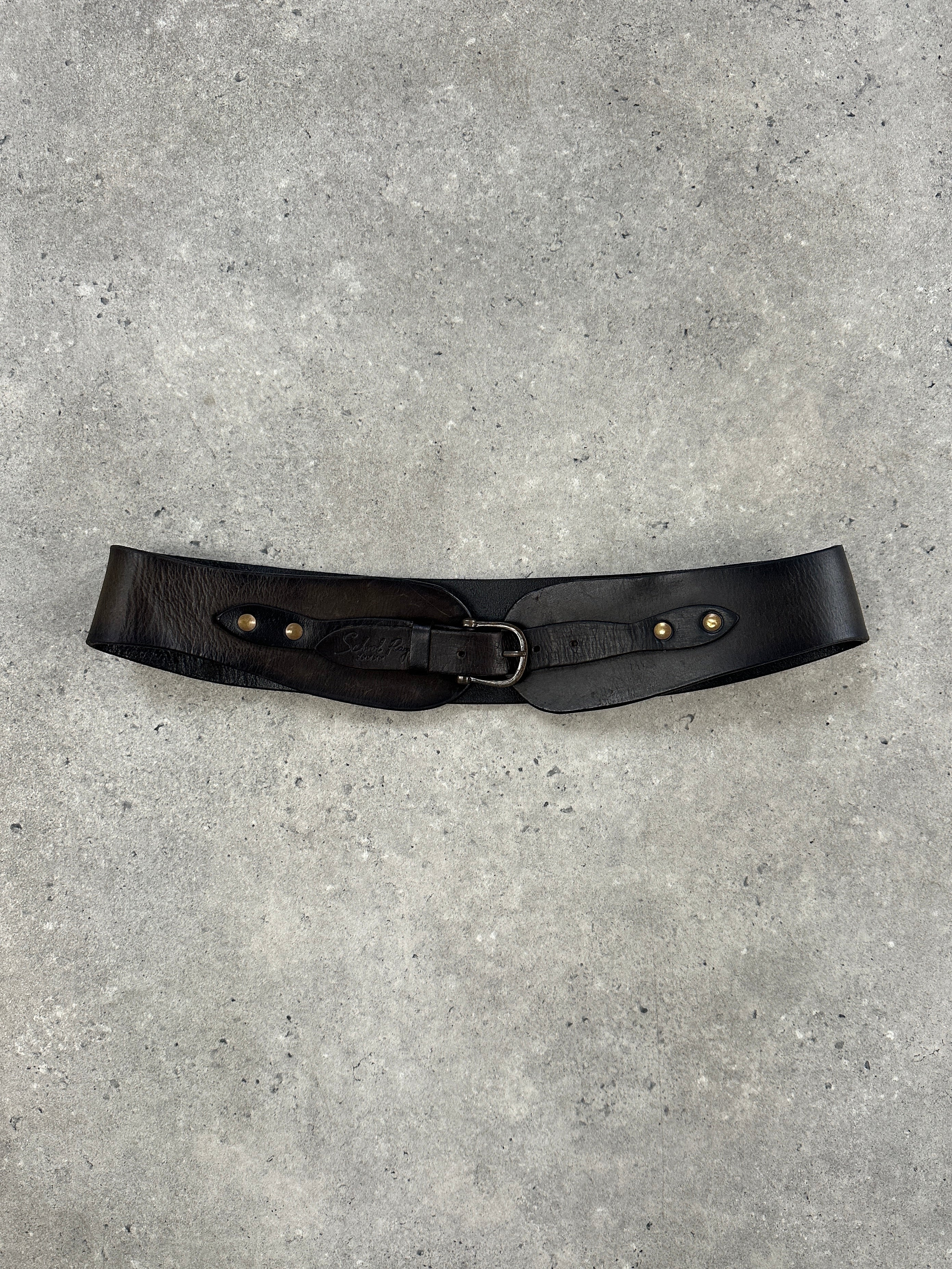 Vintage 1990s chunky leather belt in brown with adjustable W29-33, featuring a classic buckle and distressed finish.