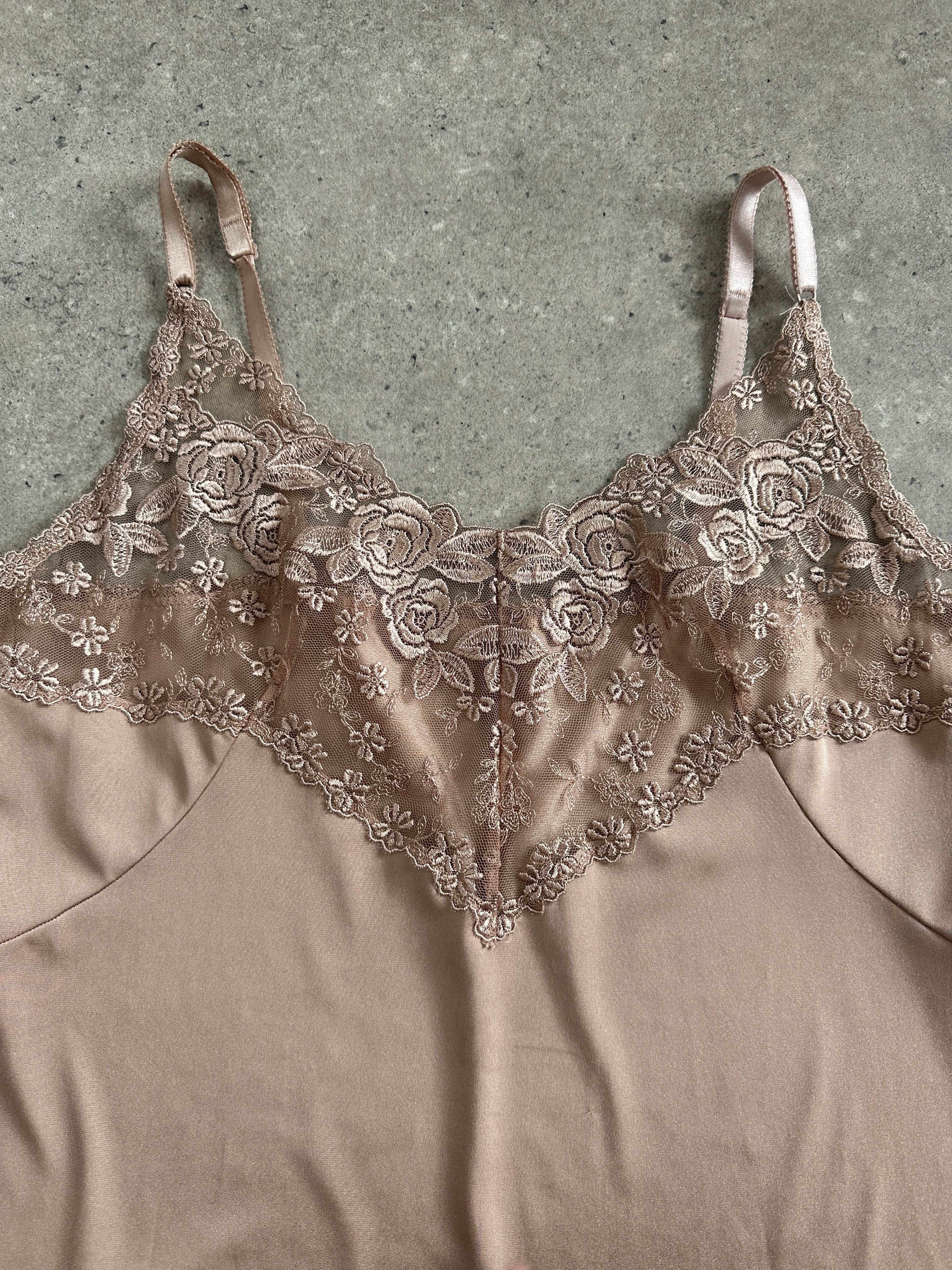Vintage 1990s lace mini slip dress in size M, featuring delicate lace fabric and a classic 90s silhouette.