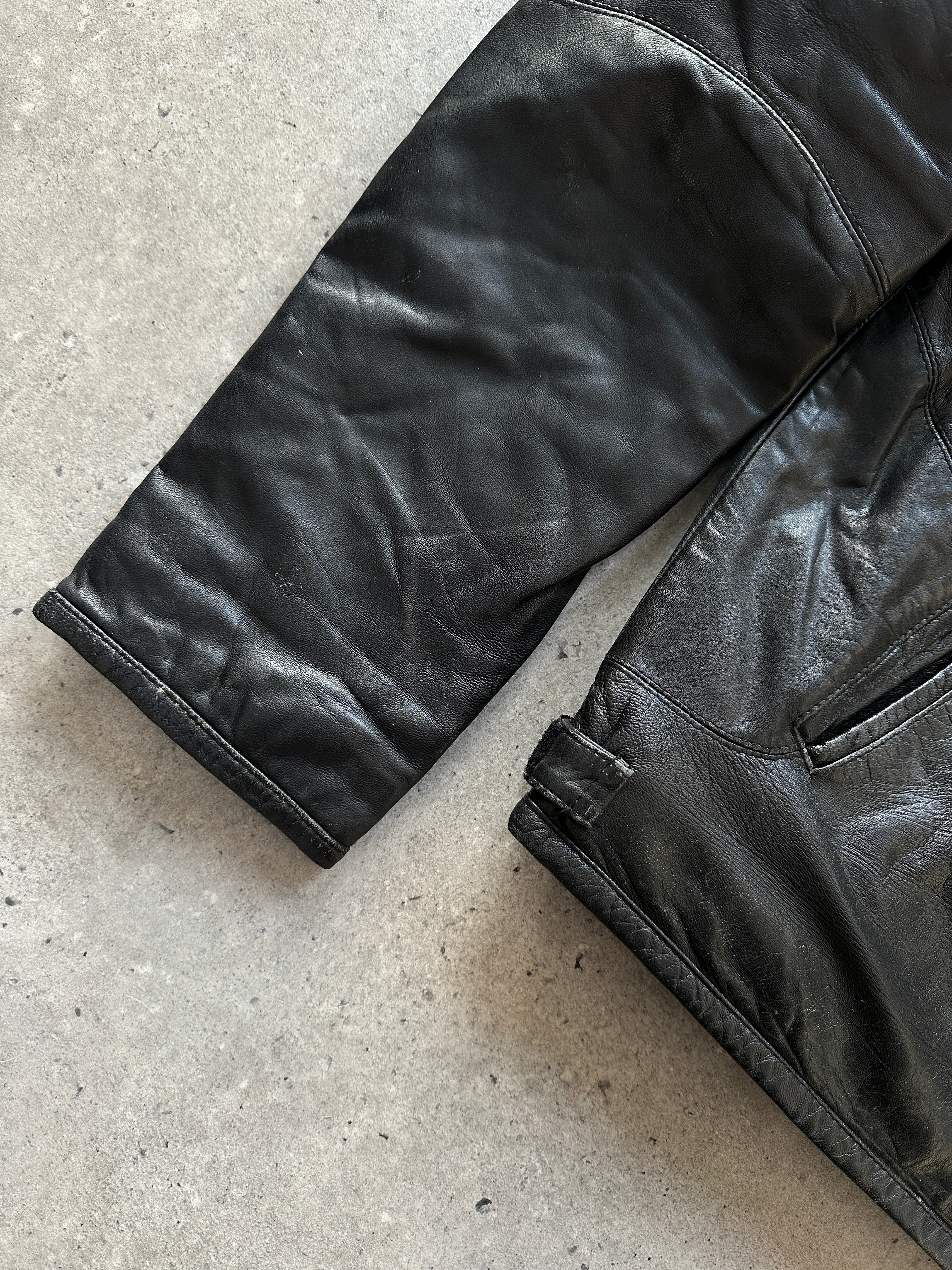 Conbipel leather jacket in size M/L, featuring a sleek design, smooth black leather, and stylish collar detail.