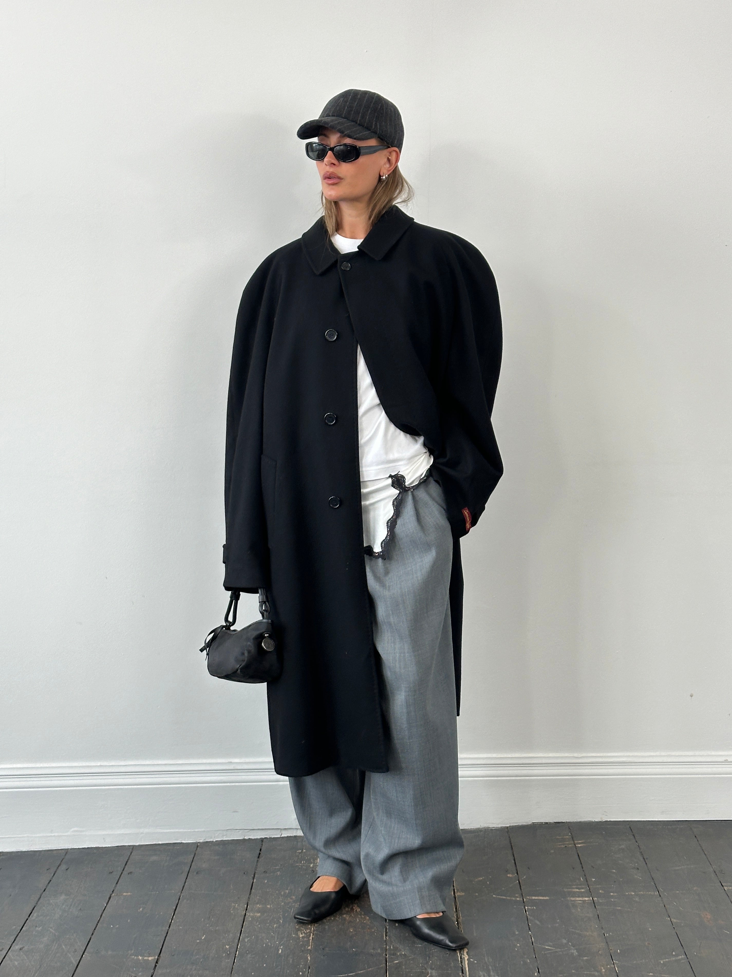 Vintage Italian 1990s wool cashmere coat with concealed placket in XXL size, showcasing classic vintage style and textured fabric.