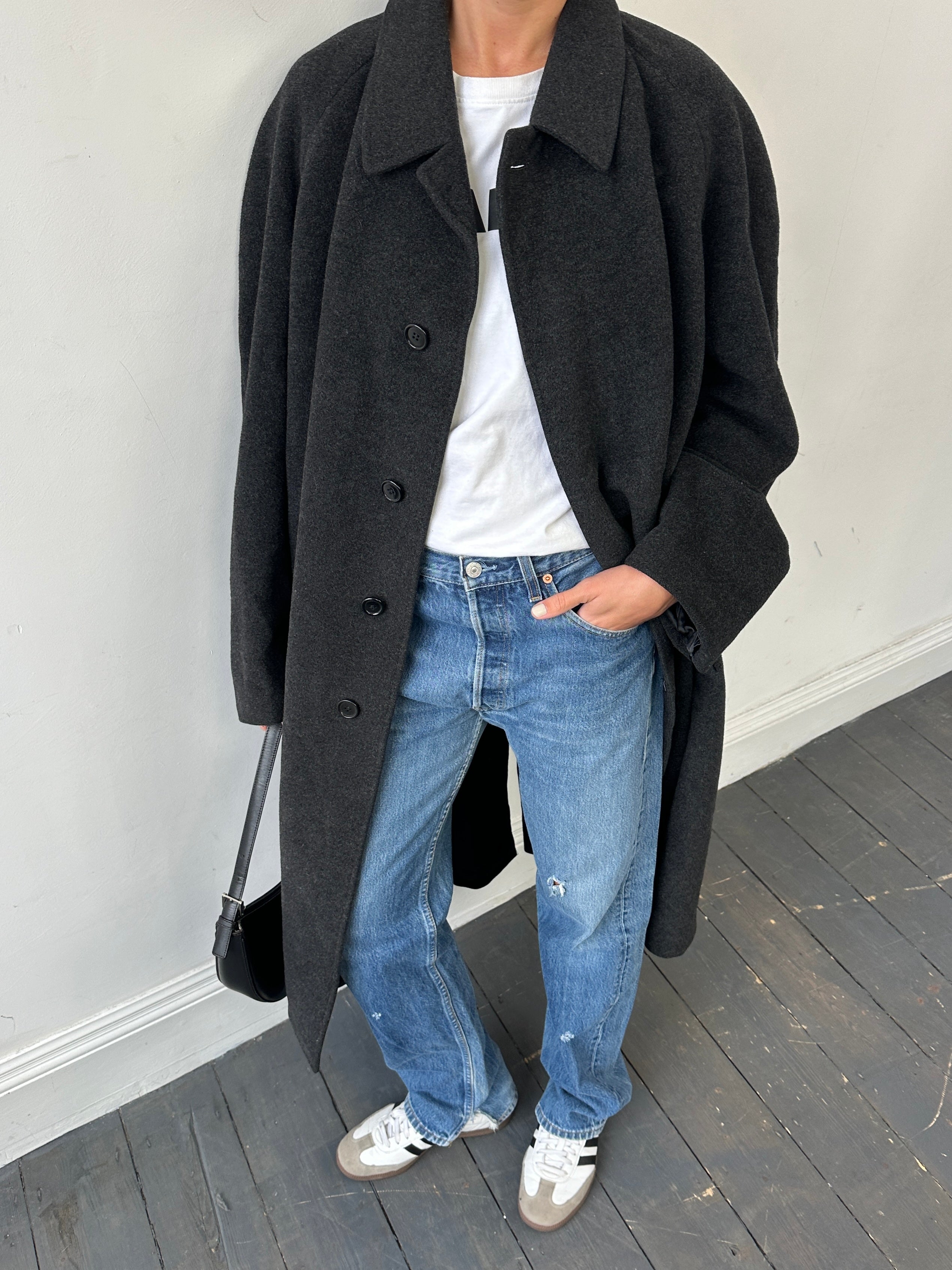 Valentino pure wool single-breasted coat with concealed placket in XXL, tailored fit, and classic style, displayed on a mannequin.