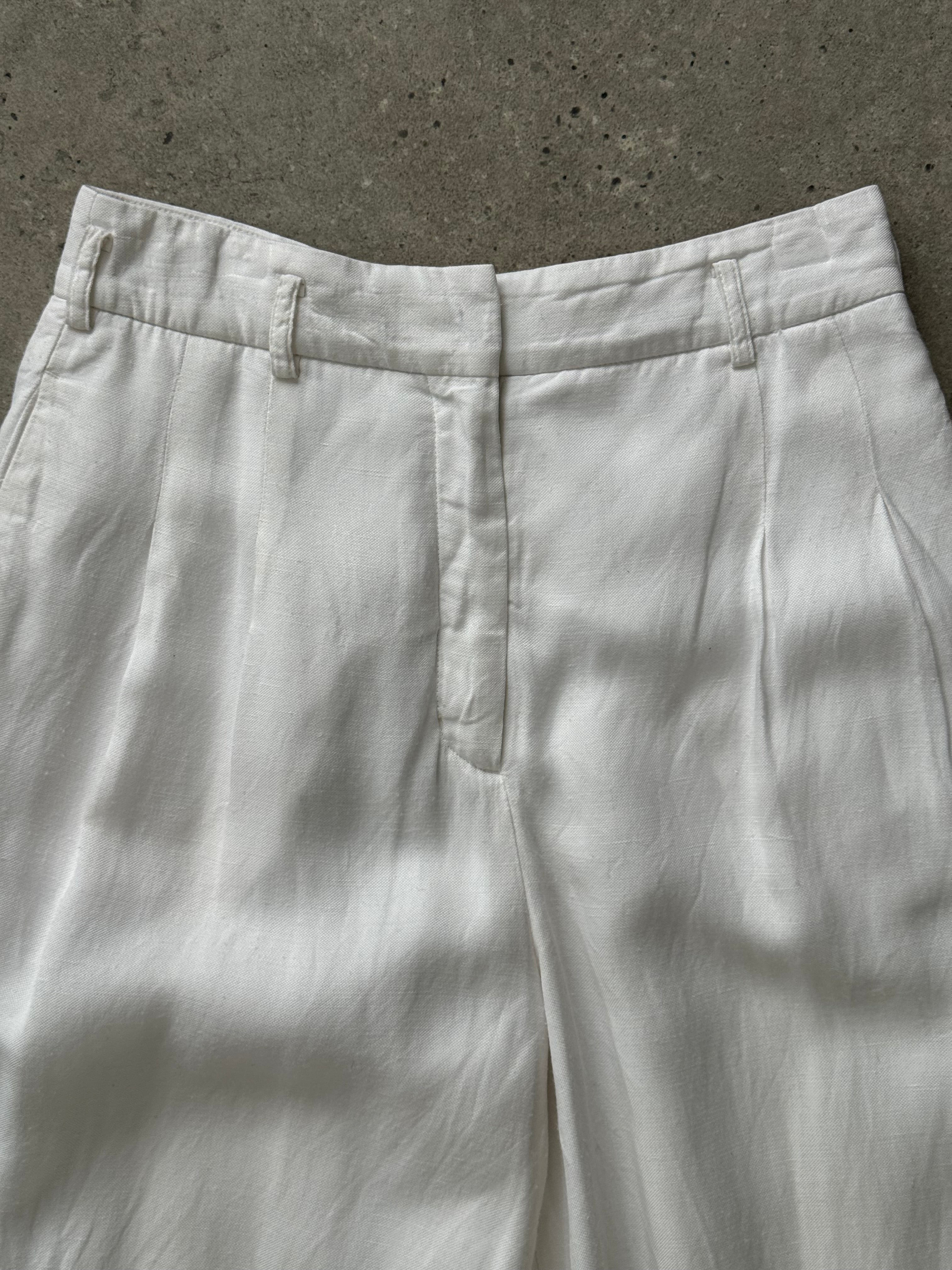 Vintage 1990s Japanese high-waisted wide-leg culottes shorts in W26, showcasing retro style and relaxed fit.