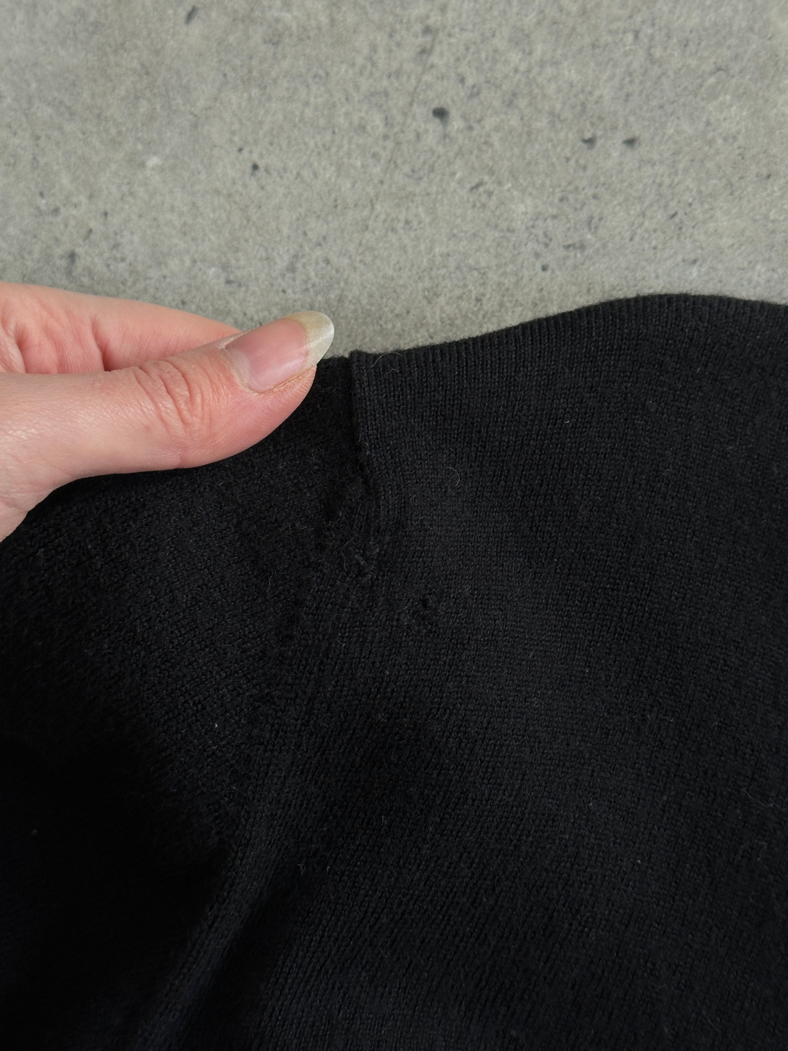 Valentino pure wool logo turtleneck jumper in black, featuring a high neckline and the Valentino logo detail, size M/L.