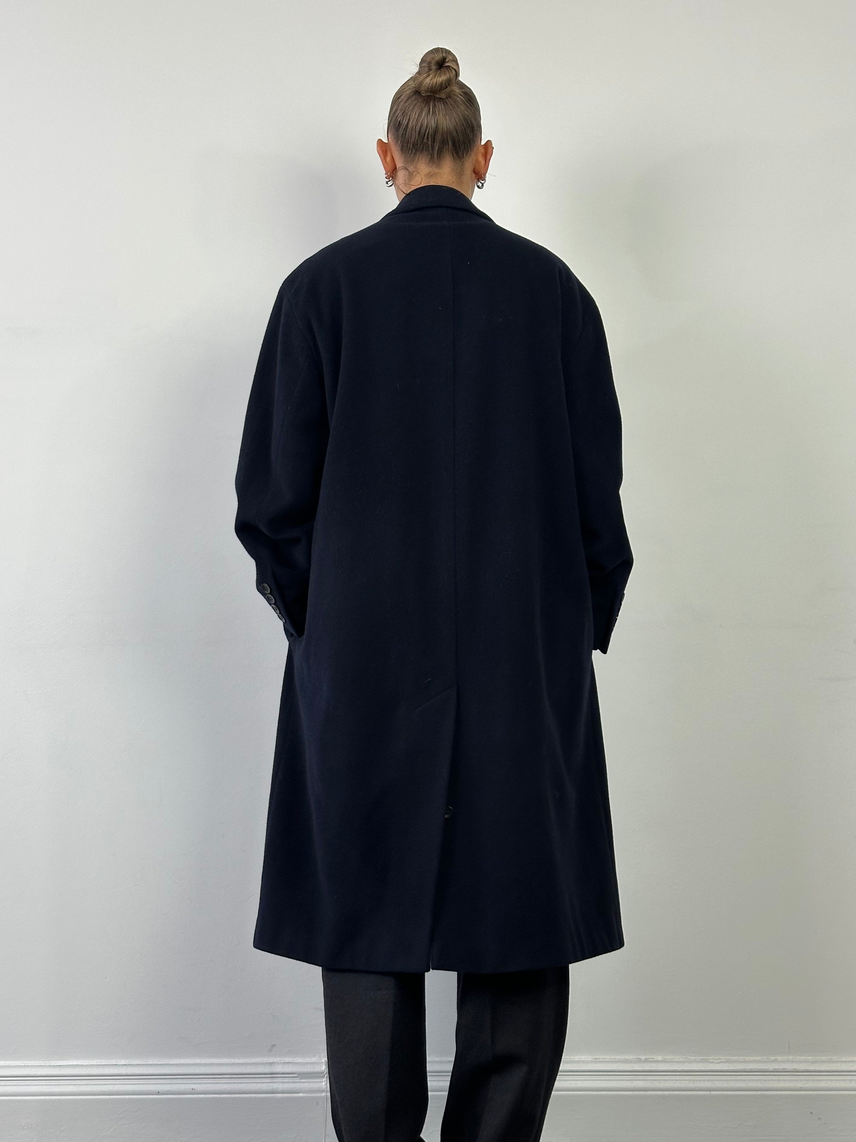 Vintage wool and cashmere double-breasted coat in XL, featuring classic design and textured fabric, suitable for cold weather.