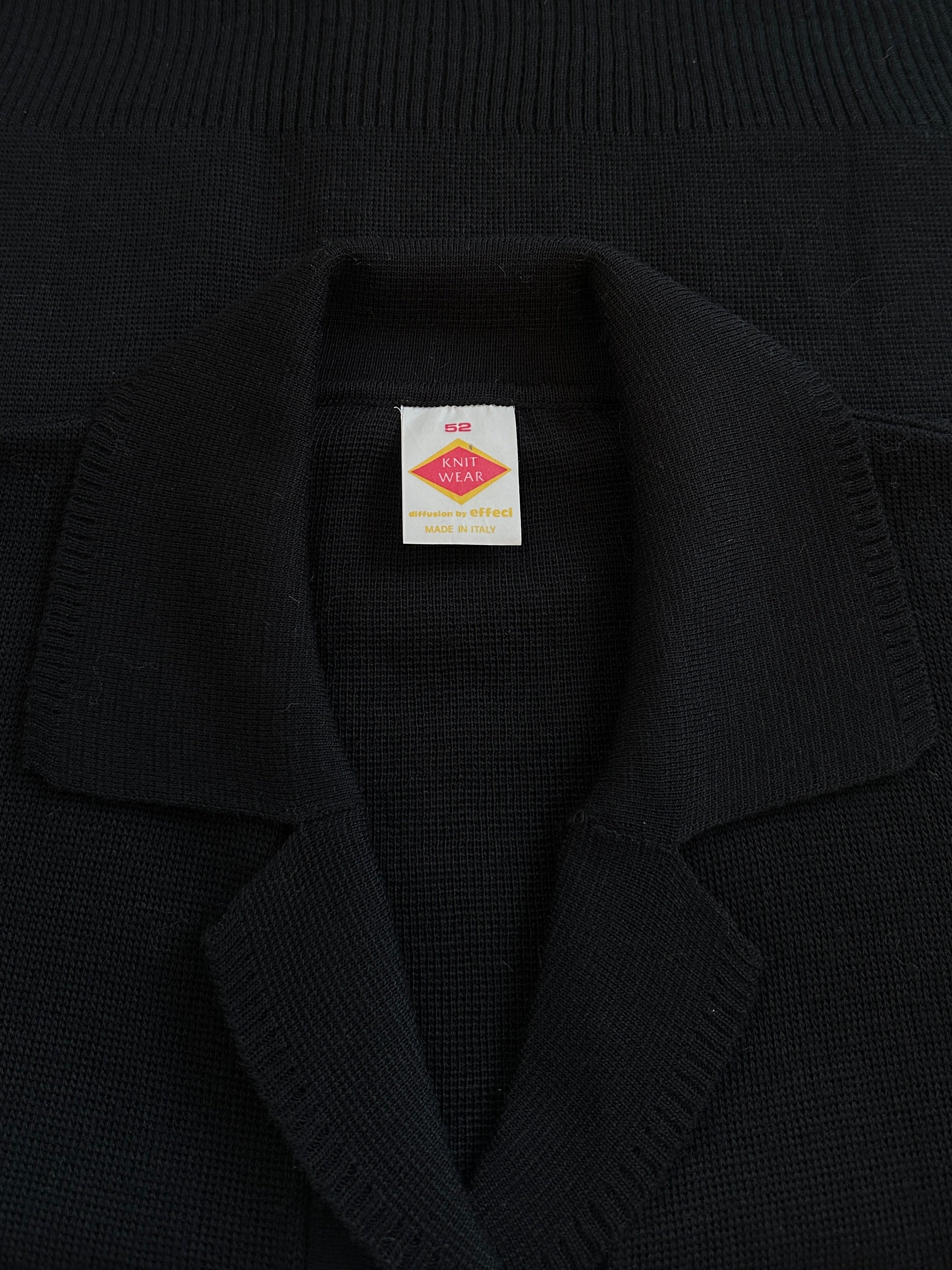 Vintage Italian 1980s wool knitted cardigan in size M, featuring classic design and cozy textured knit fabric.