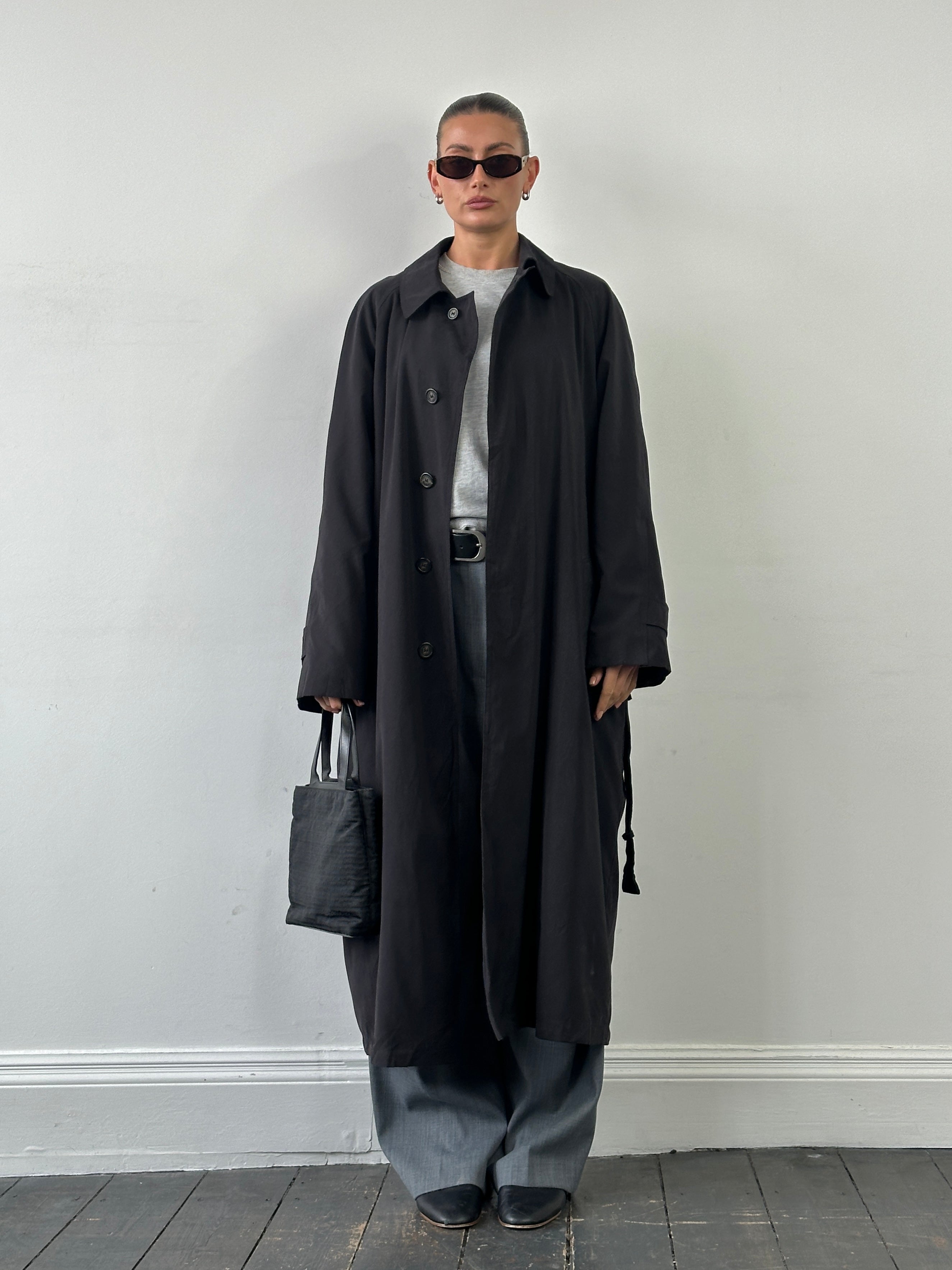 Ralph Lauren Chaps belted trench coat in XXL, stylish long coat with classic design and belt, suitable for cold weather.