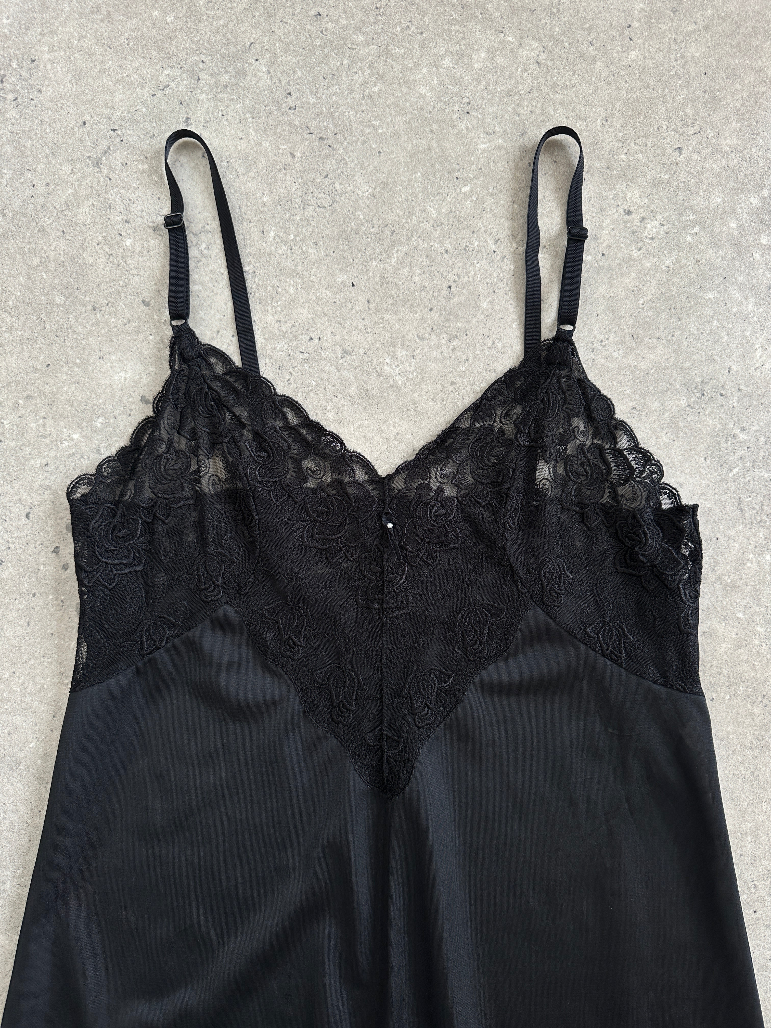 Vintage 1990s lace mini slip dress in S/M with delicate detailing, showcasing a retro-inspired style and soft fabric.