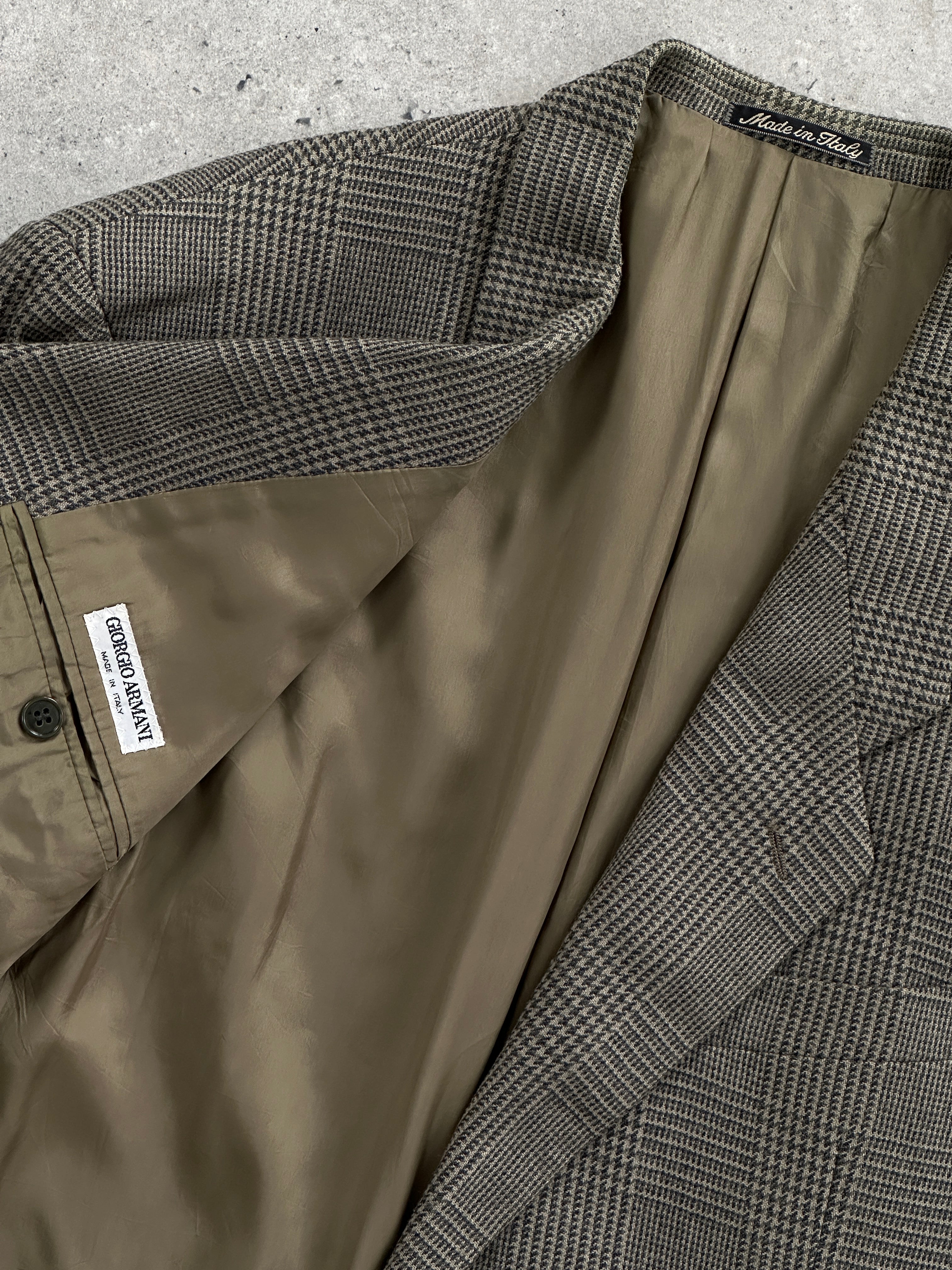 Giorgio Armani pure wool check blazer in XL, tailored fit with classic pattern, featuring notch lapels and button closure.