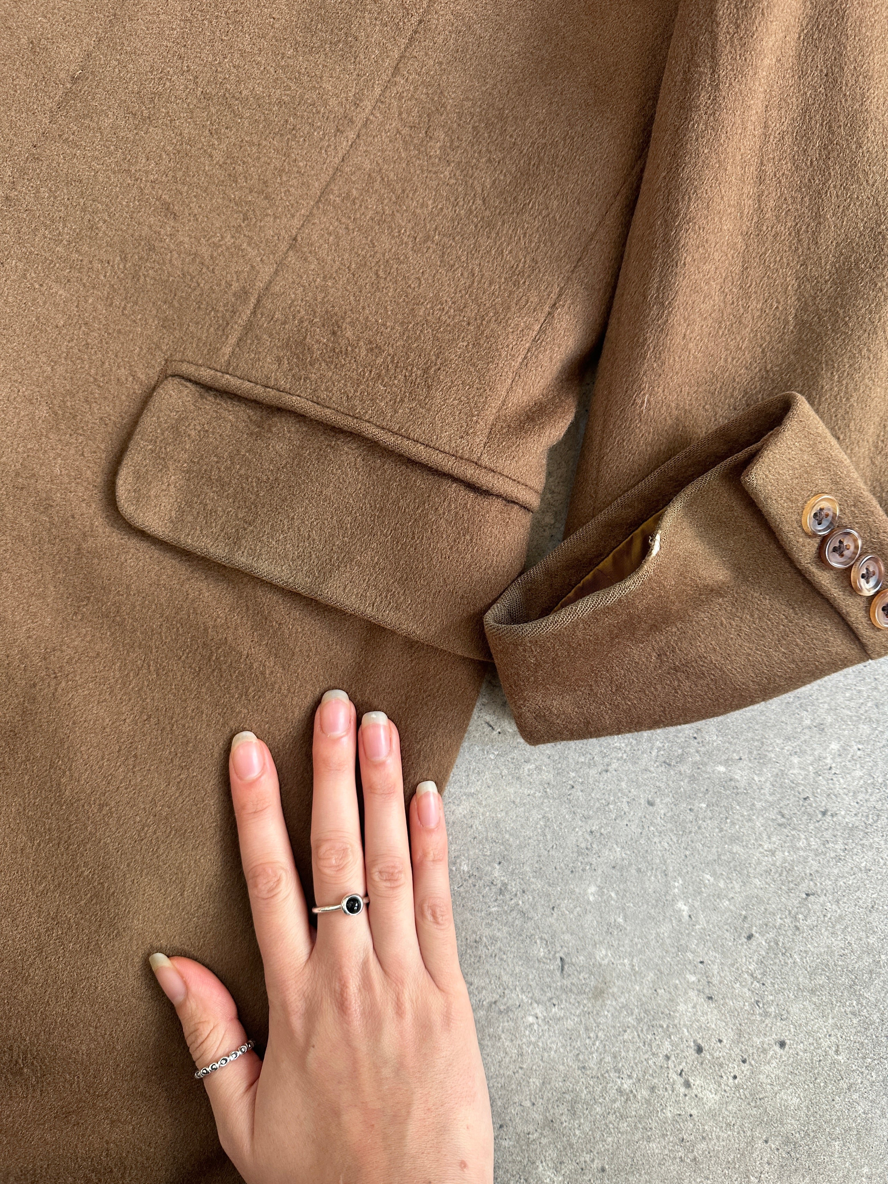 Vintage 1980s Italian cashmere coat in size S/M, showcasing soft, luxurious beige fabric with classic tailored style.