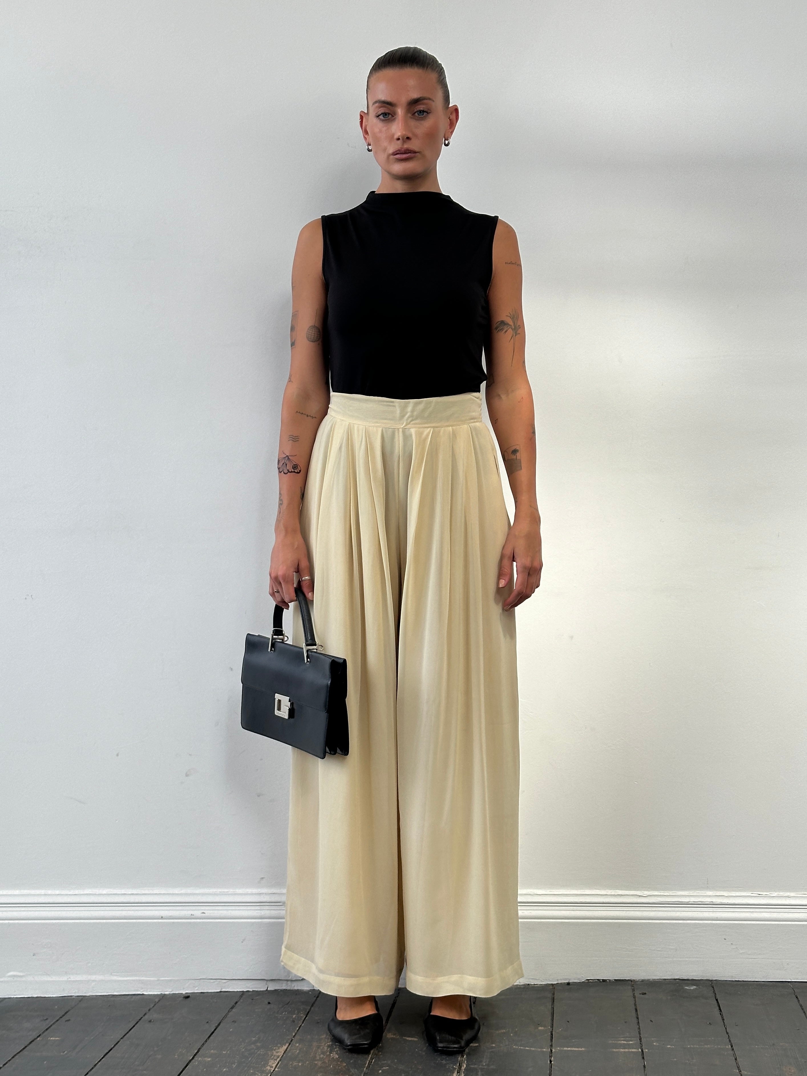 Marella wide-leg high-waisted tailored palazzo trousers in size W26, featuring a flowy, elegant fabric and classic design.