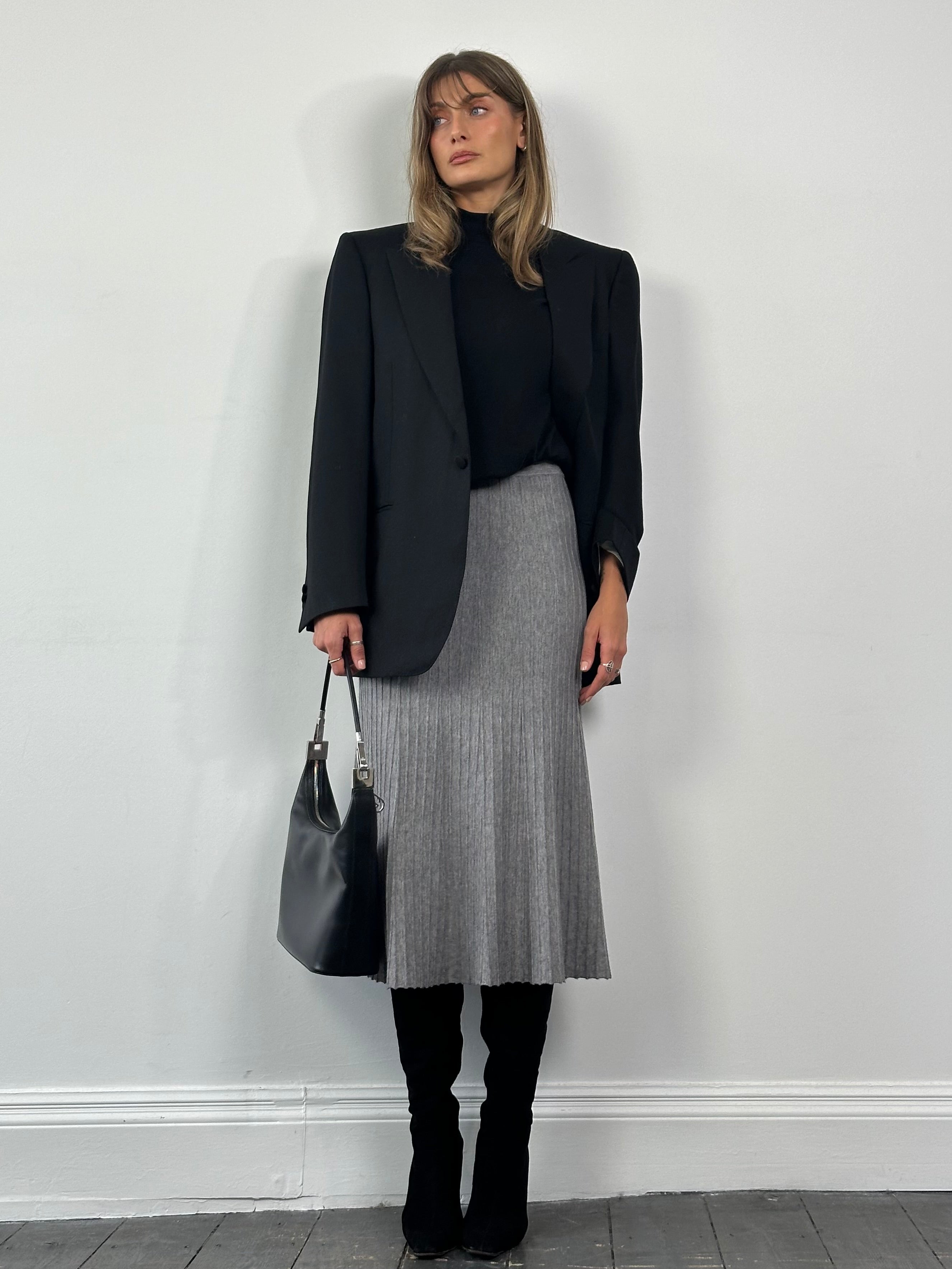 Vintage ribbed elasticated midi skirt in neutral tones, featuring a fitted waistband and midi length, perfect for casual or office wear.