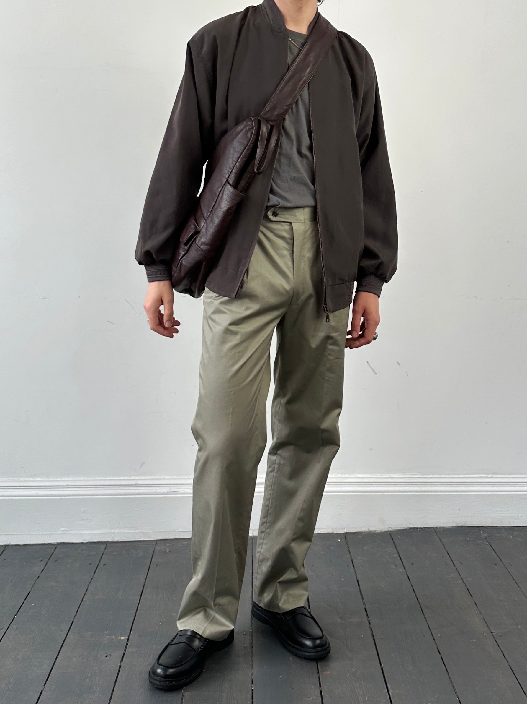 Vintage Italian pure cotton straight-leg trousers in size W30, featuring a classic fit and vintage-inspired design.