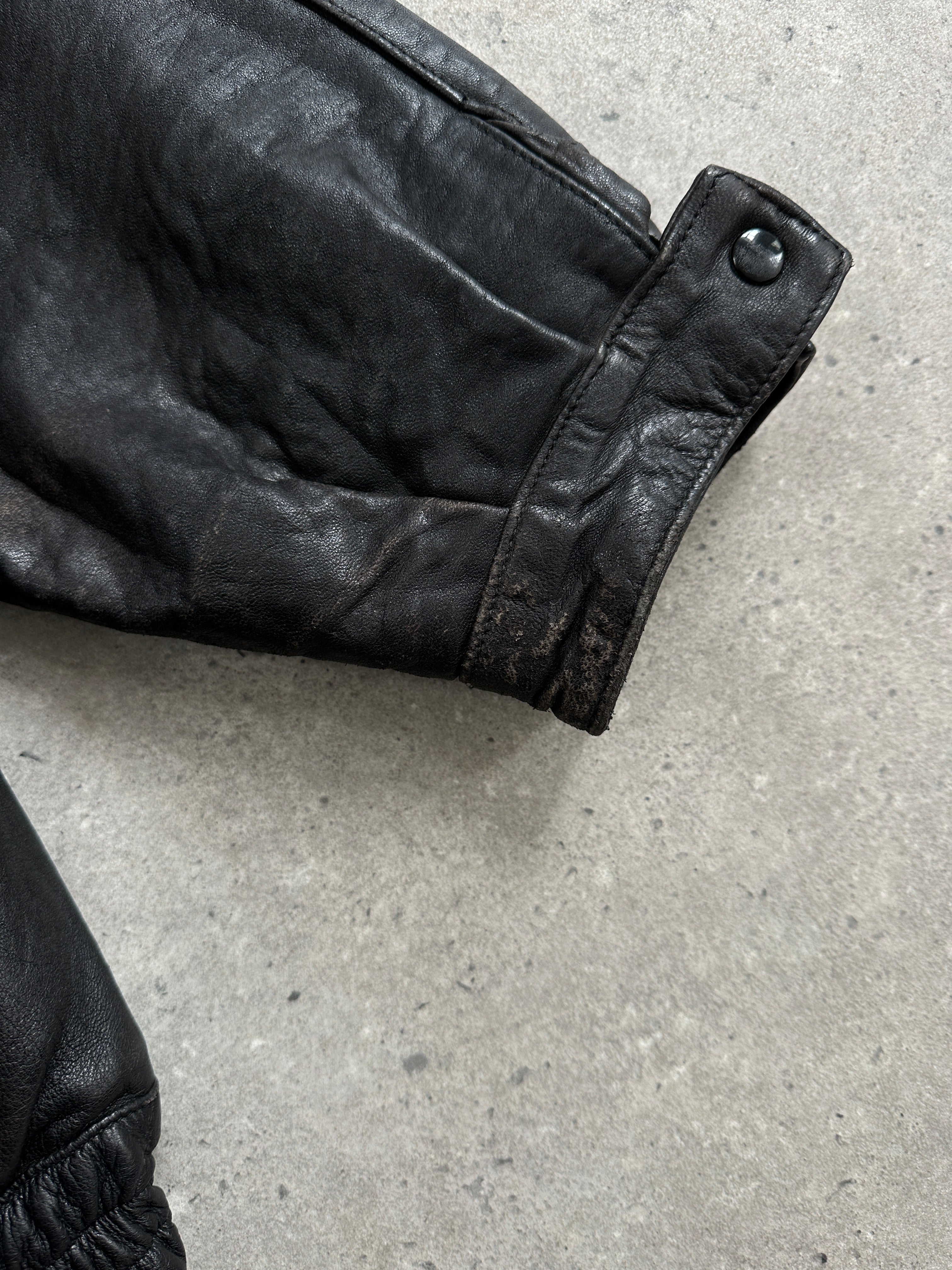 Vintage 1980s aged leather bomber jacket in XL, featuring distressed leather and classic design details.
