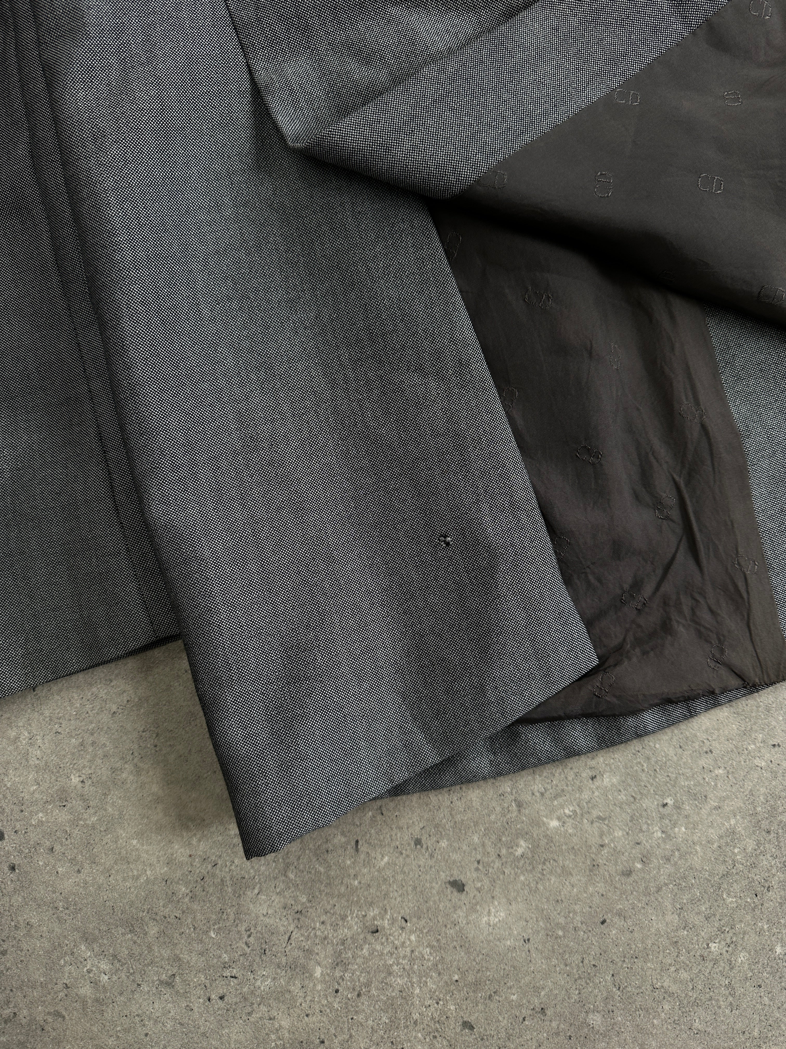 Christian Dior Monsieur wool single-breasted suit in size 44L/W36, tailored fit with classic lapel and button details.