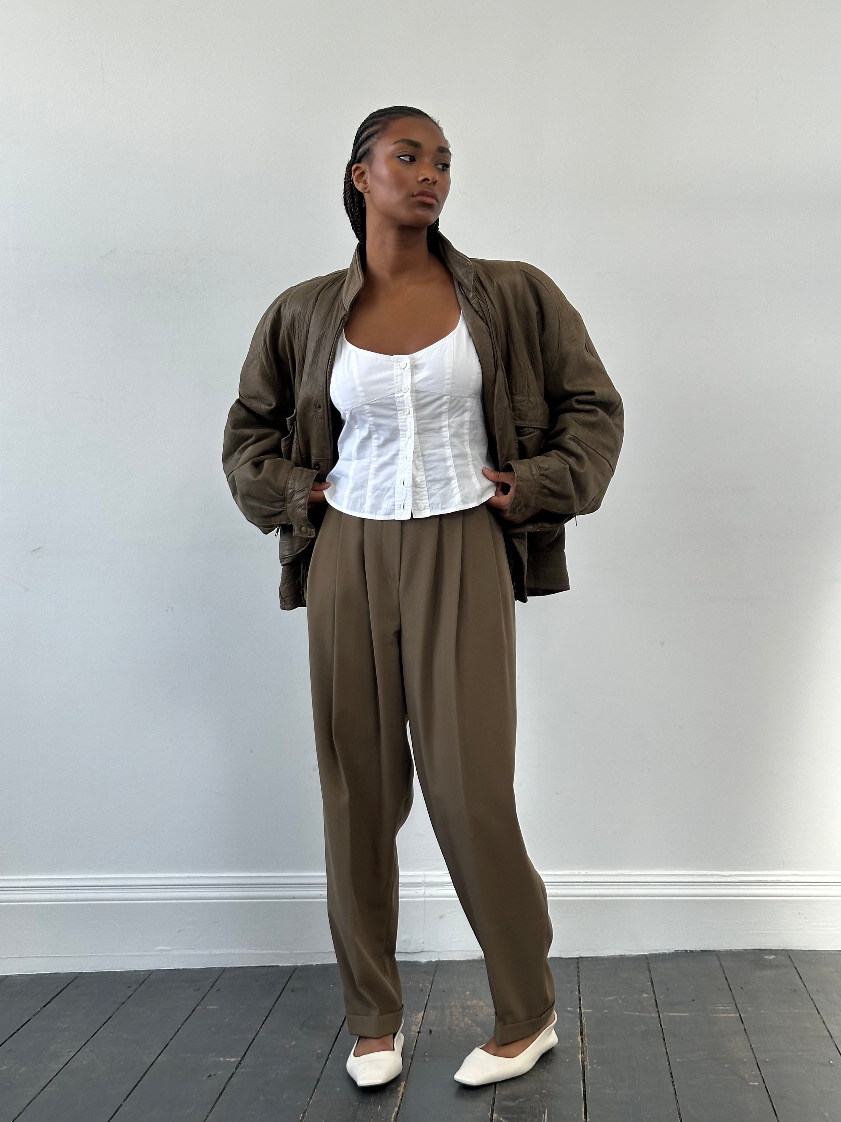 Vintage 1990s high-waisted pleated tailored trousers in size W28, with classic fit and retro style.