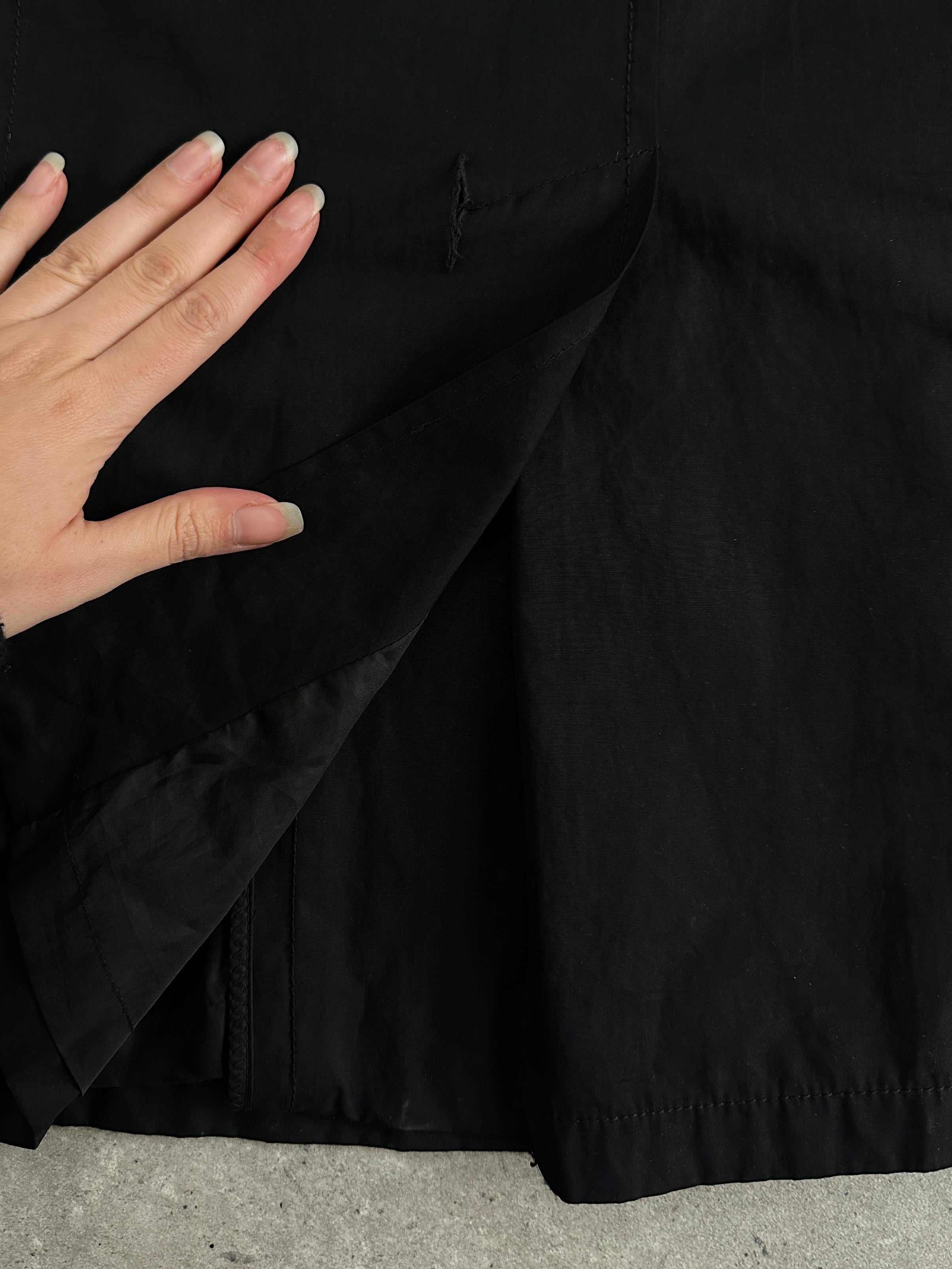 Vintage 2000s contrast collar trench coat in XL, featuring classic style and tailored fit, displayed on a mannequin.