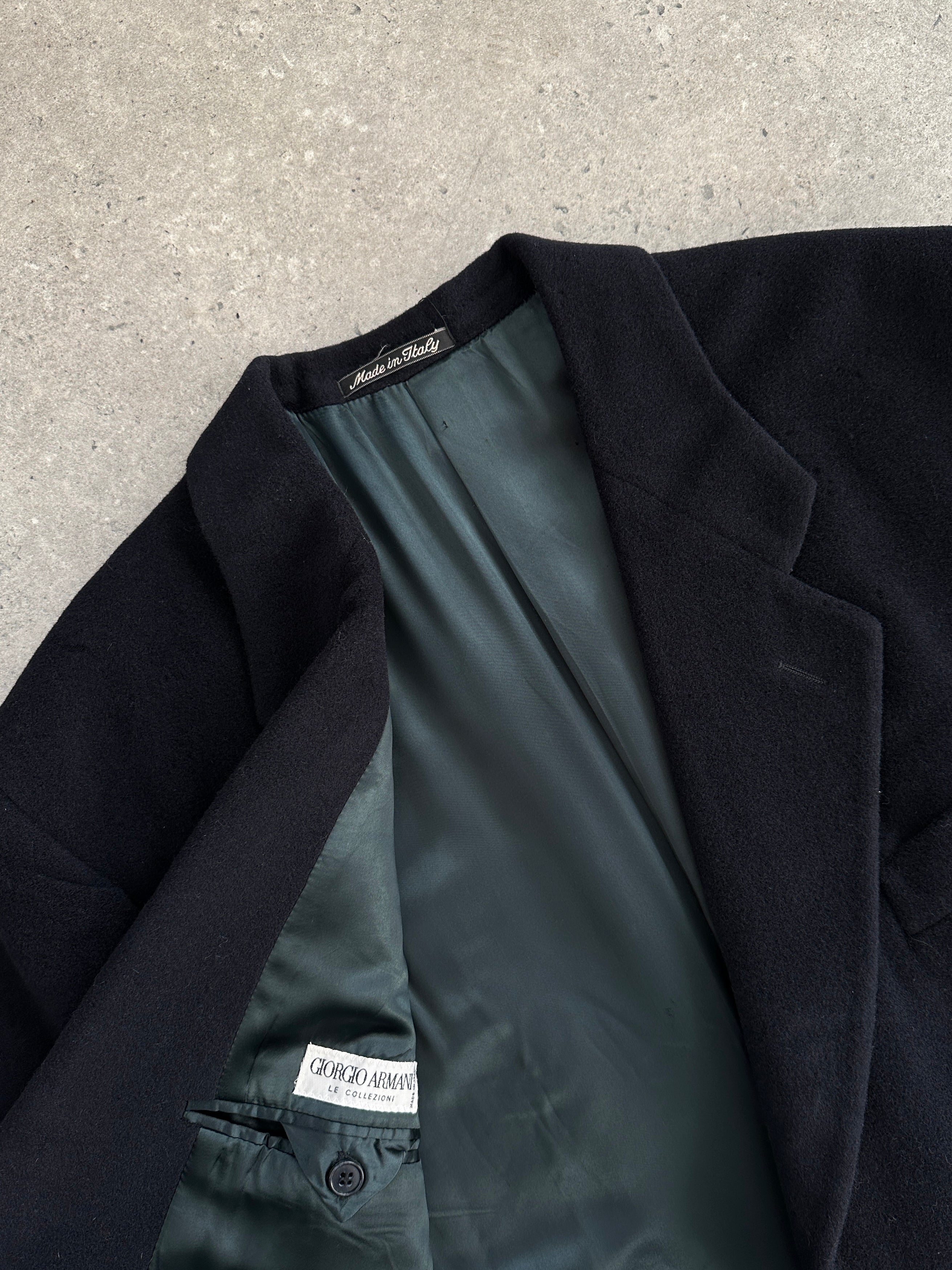 Giorgio Armani Le Collezioni pure wool single-breasted coat in XXL, featuring classic design and tailored fit.