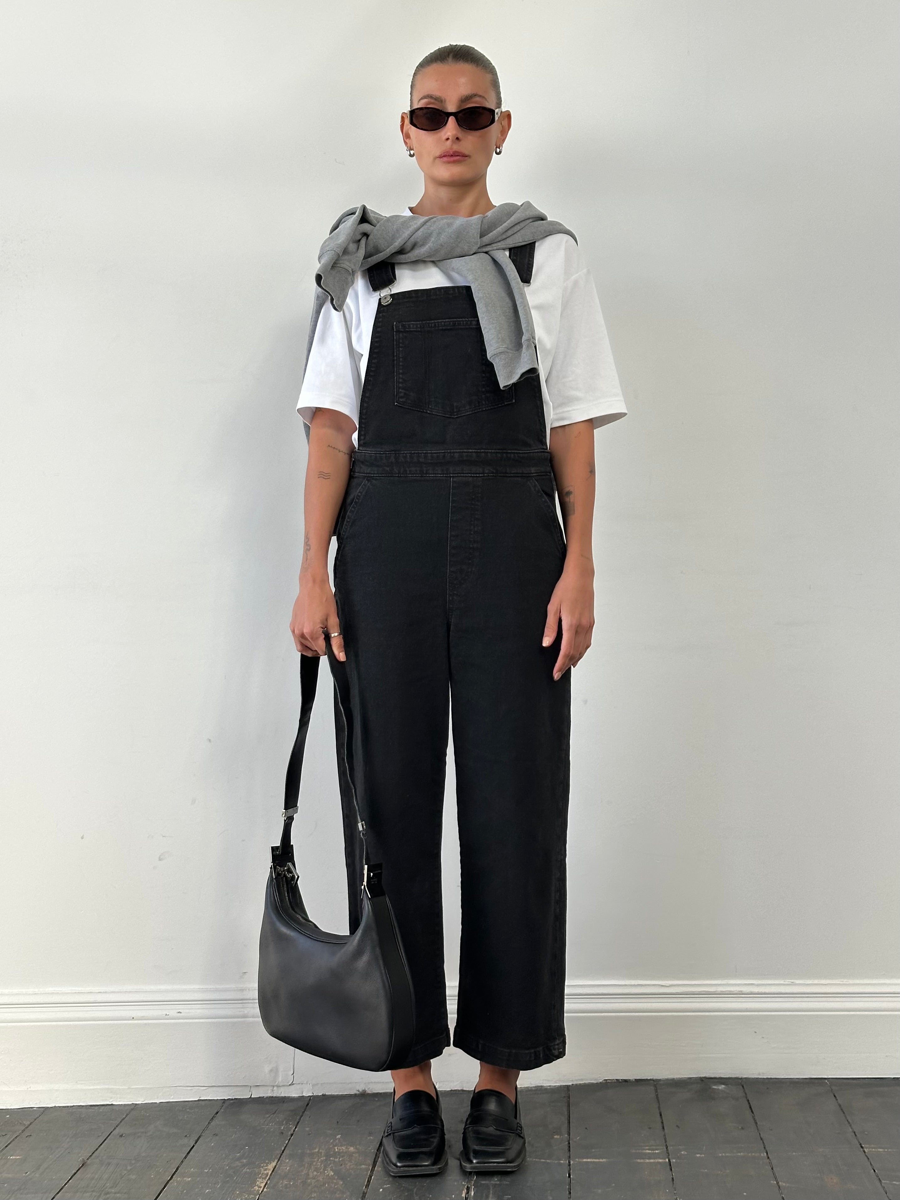 Levi’s Premium Denim Dungarees in size M, featuring classic blue denim with adjustable shoulder straps and front pocket details.