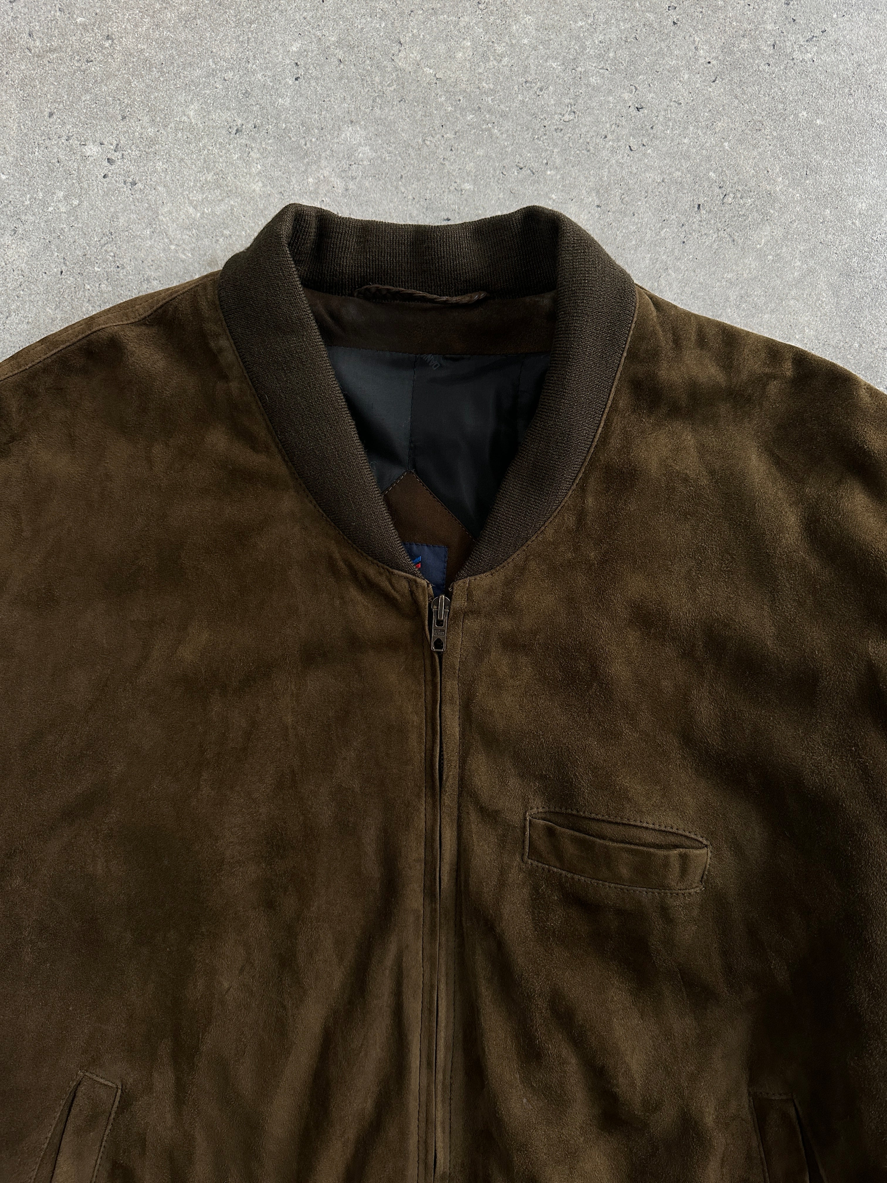Vintage 1990s Daniel Hechter suede bomber jacket in XL, featuring classic design and soft tan suede fabric.