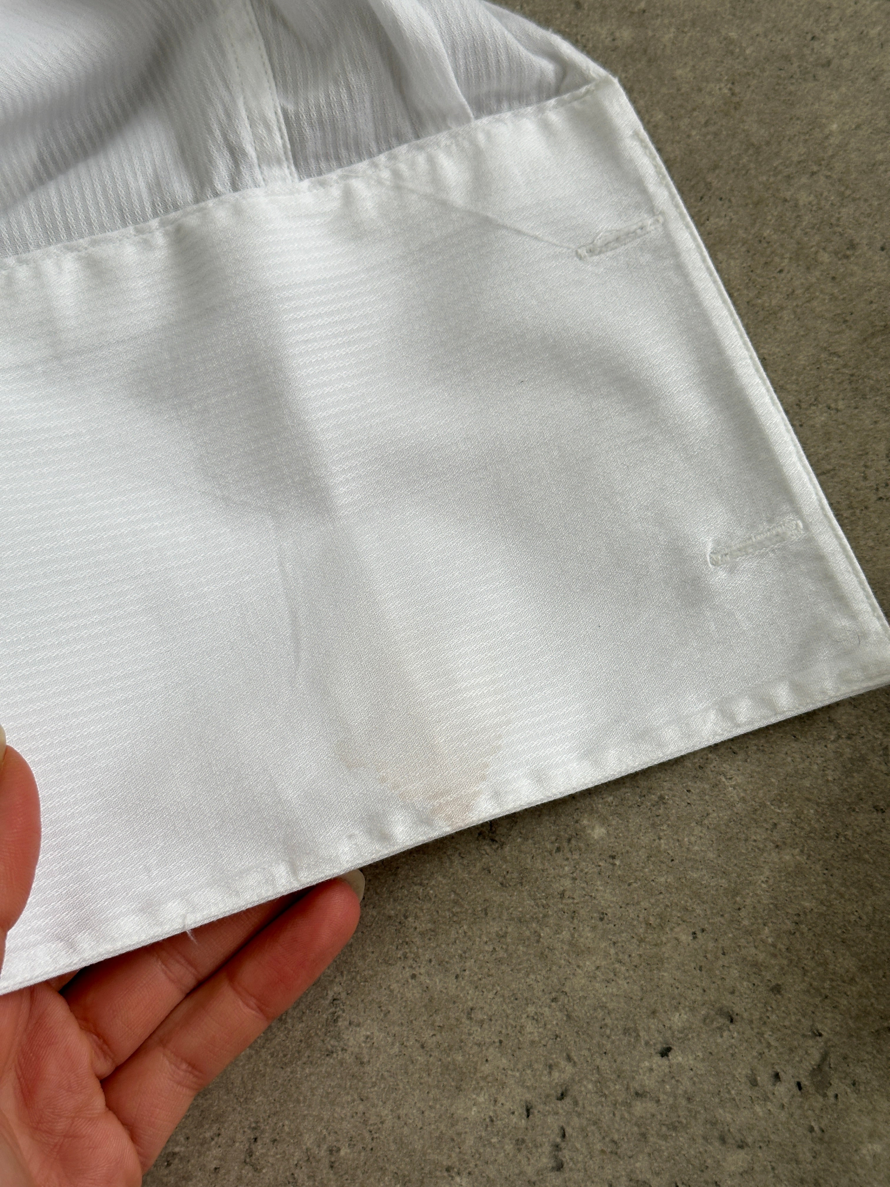 Vintage Italian vintage pure cotton wing collar shirt in size L, featuring classic design and crisp white fabric.