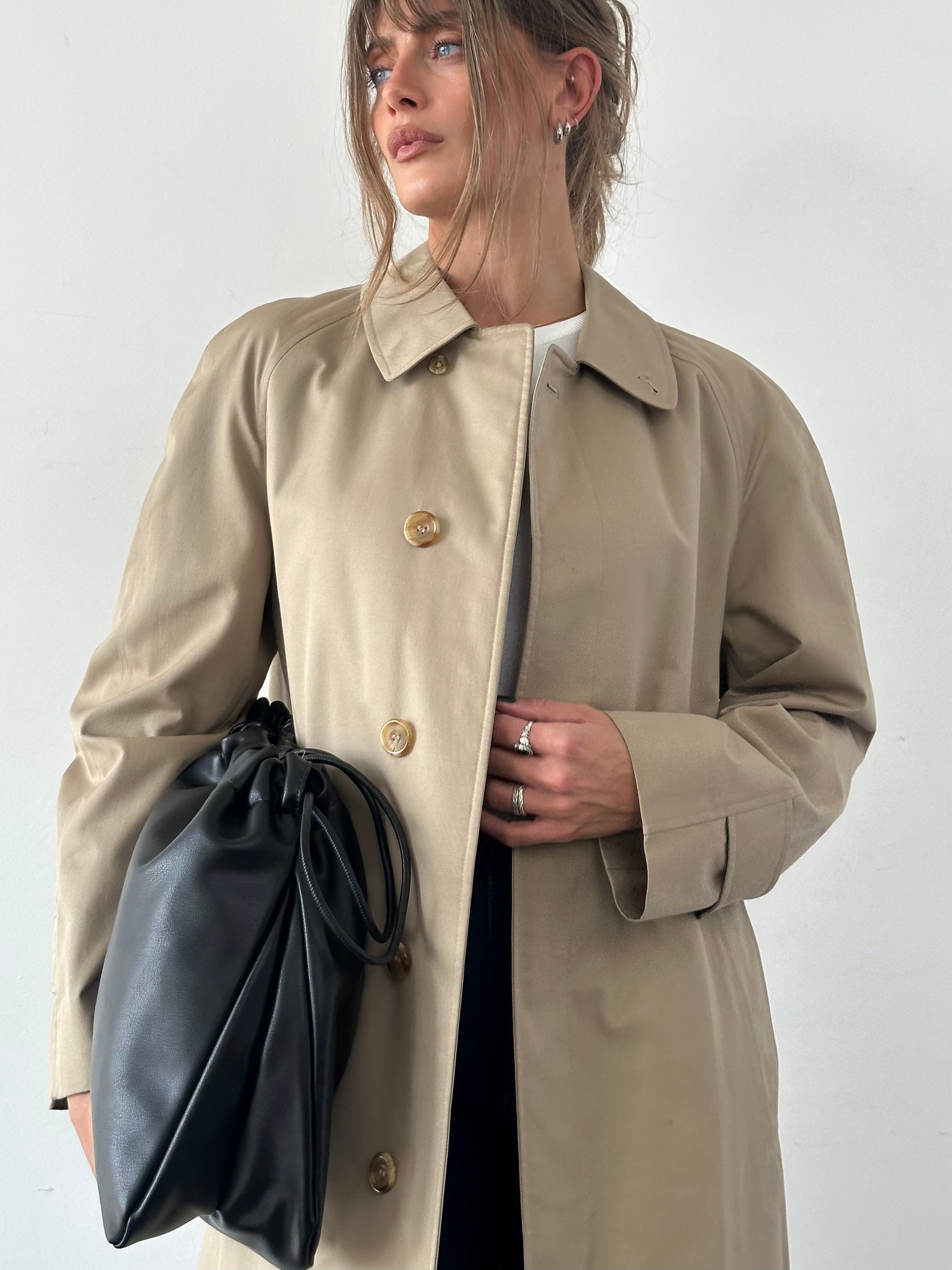 Aquascutum cotton trench coat with concealed placket in XL size, featuring classic design and durable fabric.