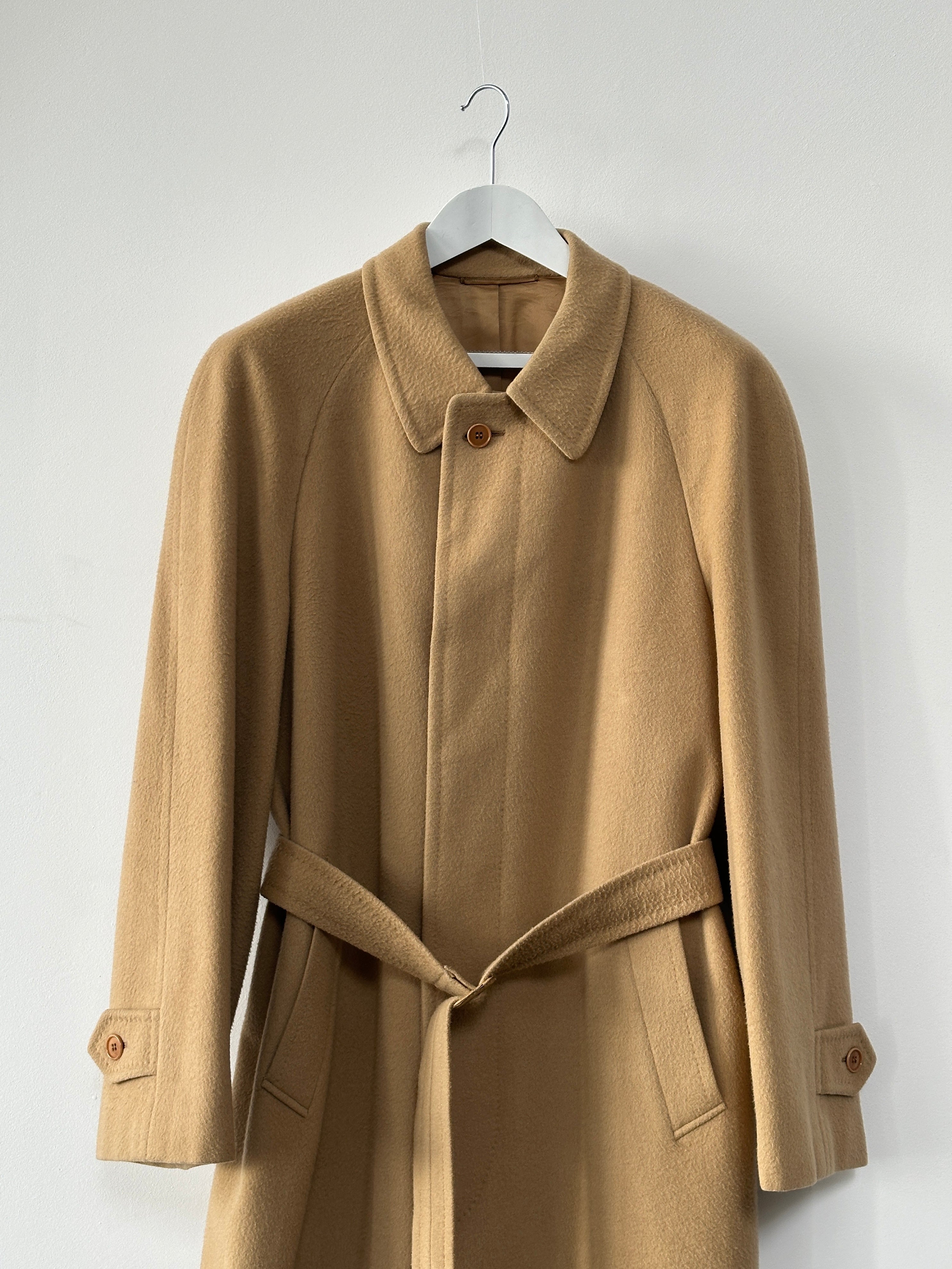 Vintage Italian wool and cashmere coat with concealed placket, belted design in XL/XXL size, showcasing classic vintage style.