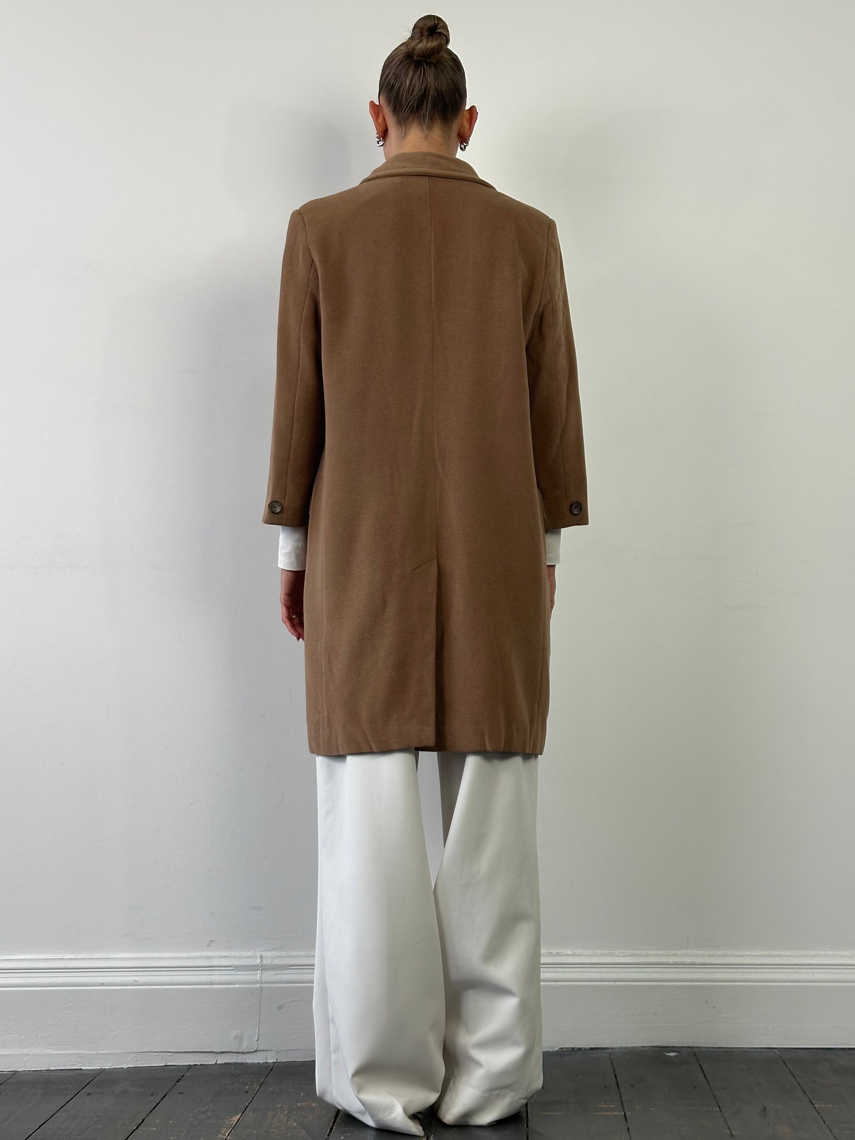Marella virgin wool single-breasted coat in size S/M, stylish and warm outerwear with classic lapel collar and tailored fit.