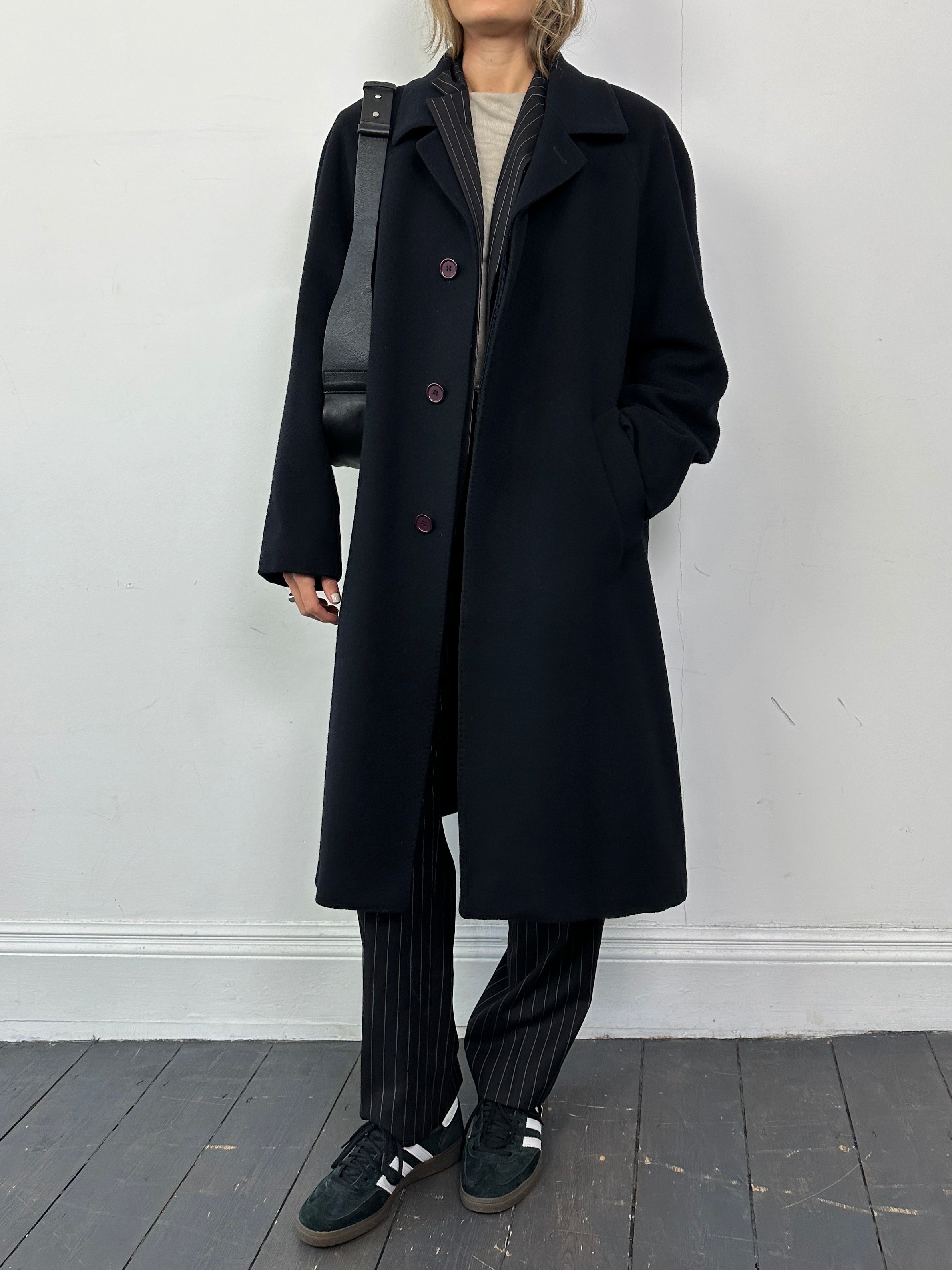 Vintage Italian vintage wool cashmere coat with concealed placket, in size L/XL, featuring classic tailored details.