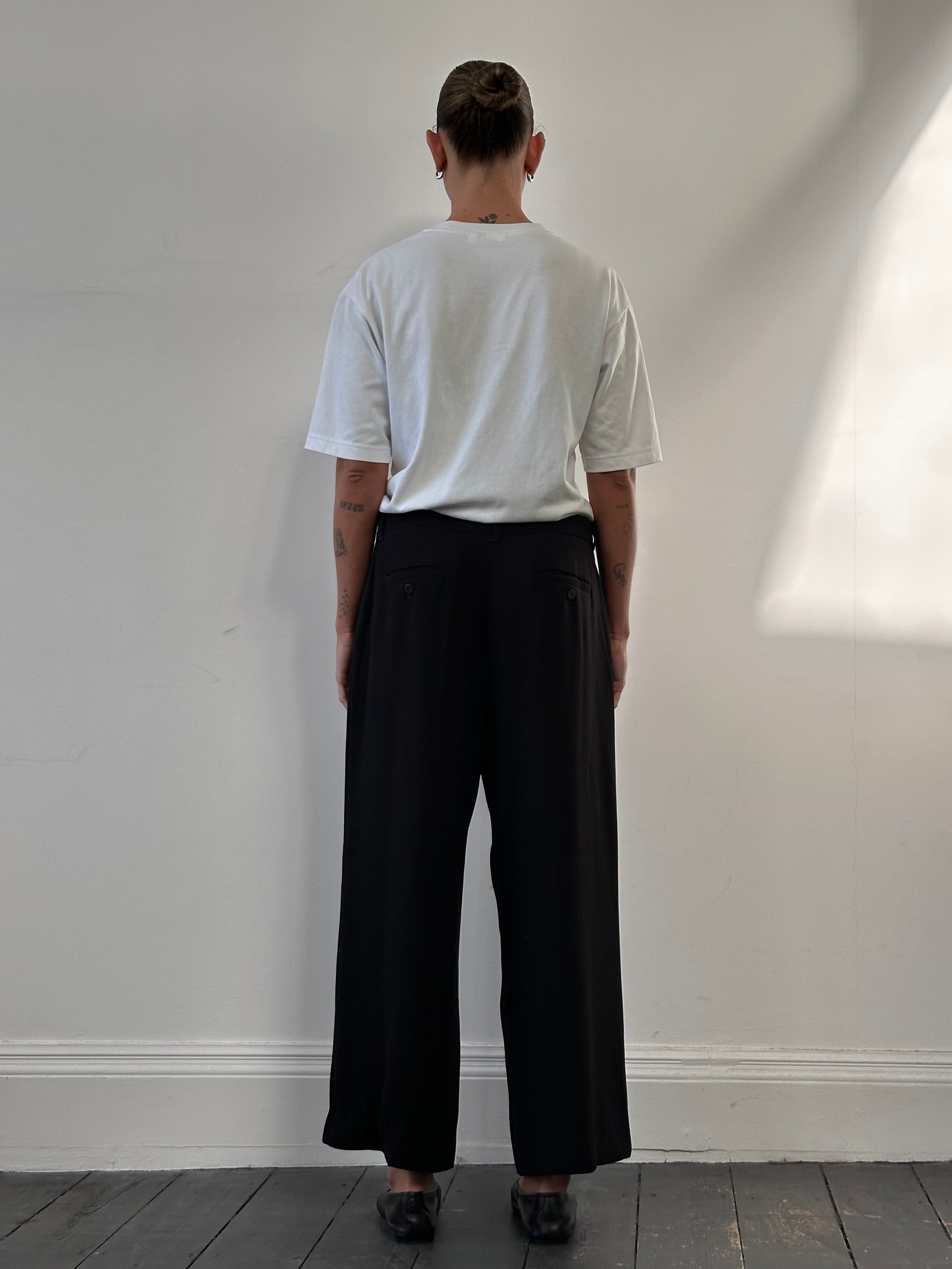 Max Mara Weekend wide-leg culottes in W32, stylish flowy shorts with a relaxed fit, perfect for casual or chic outfits.