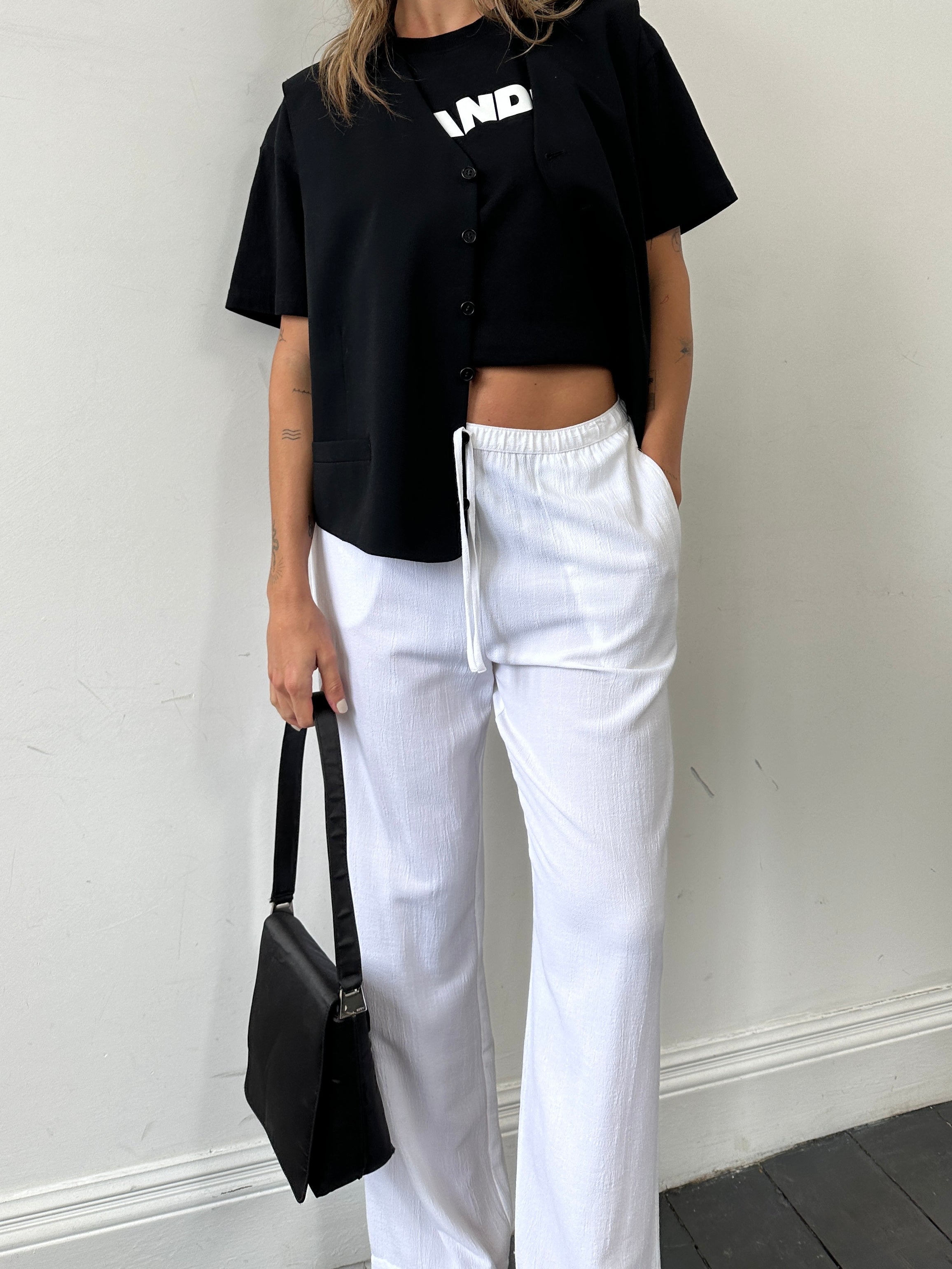 Vintage wide-leg pull-on trousers with elastic waistband and crinkle texture, available in waist sizes W28-32.