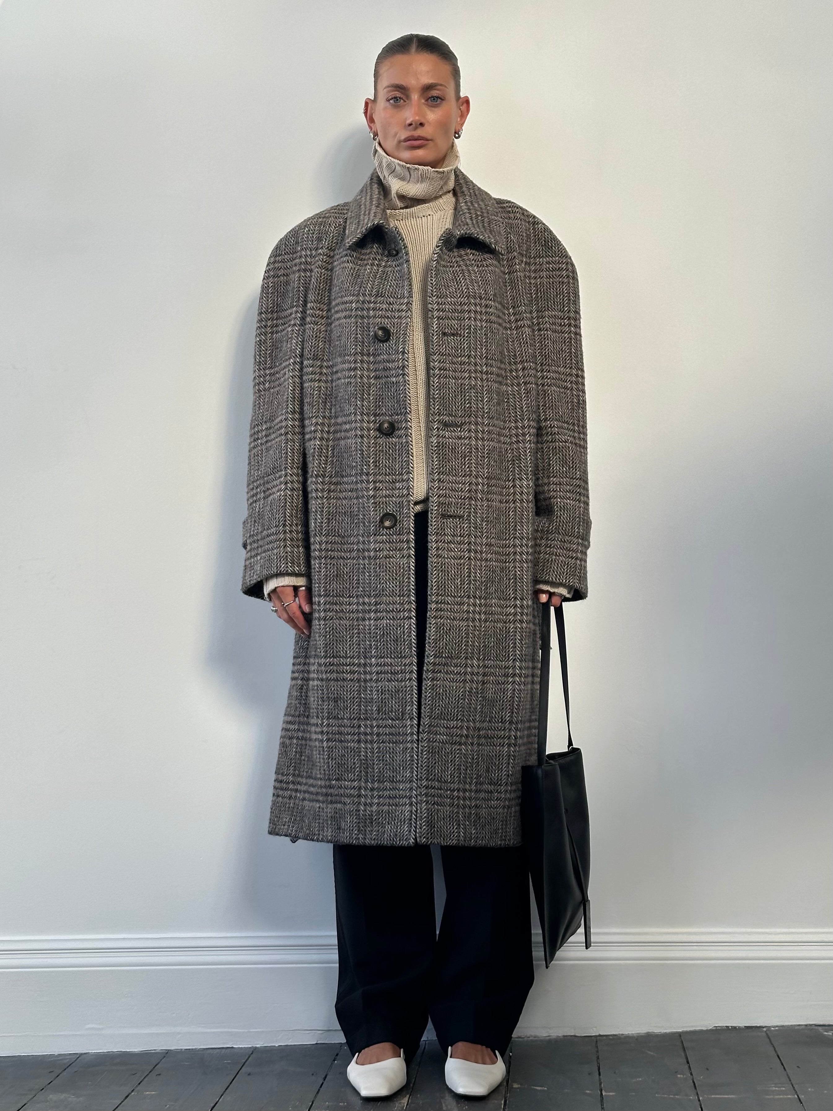 Vintage wool check belted coat in XL/XXL with classic plaid pattern and tailored fit, suitable for cool weather.