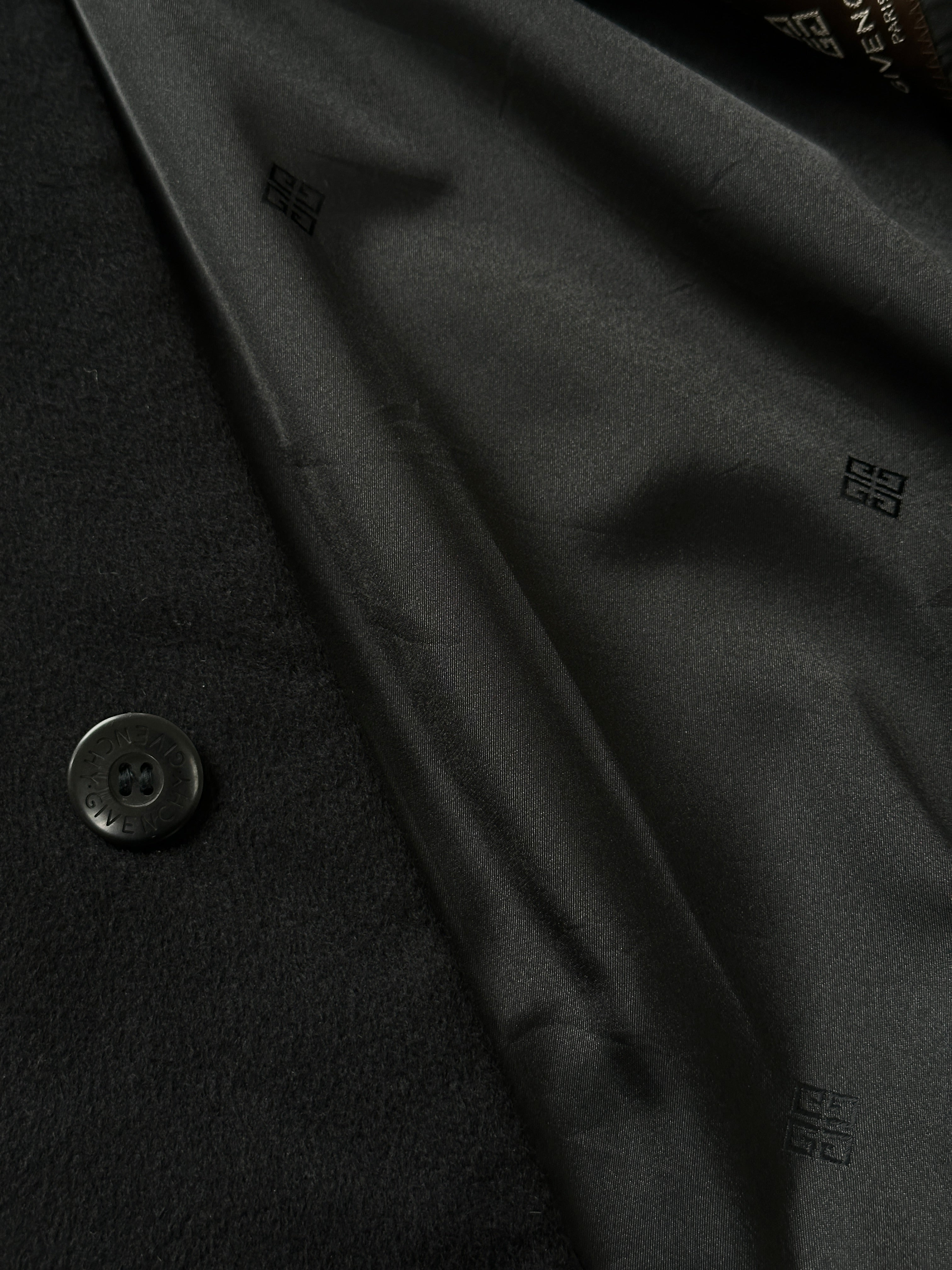 Givenchy 1990s pure wool coat with concealed placket in XL, featuring classic tailored design and neutral color.