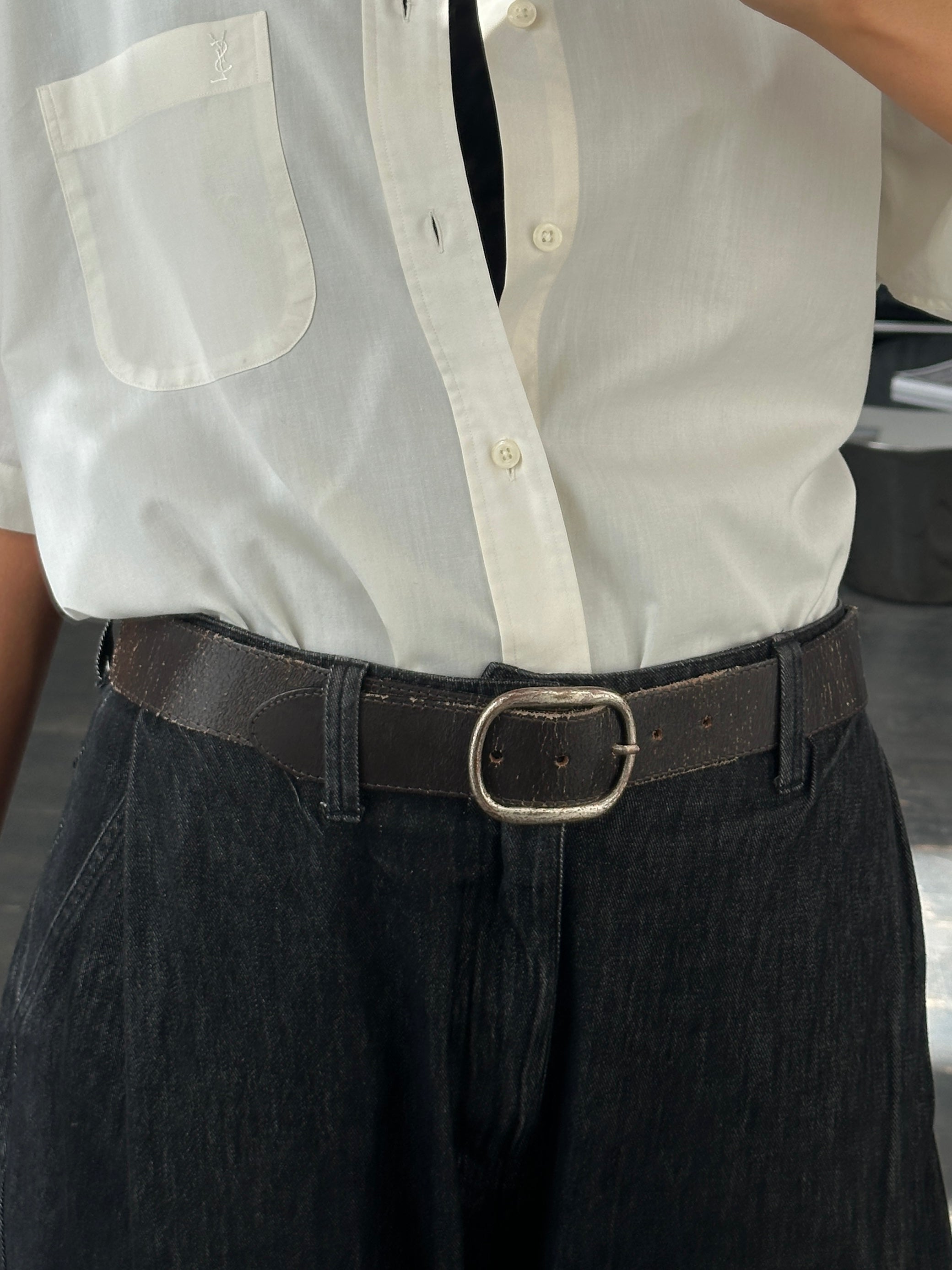 Vintage 1990s chrome distressed leather belt with metal buckle, size W31-35, vintage leather belt for men or women.