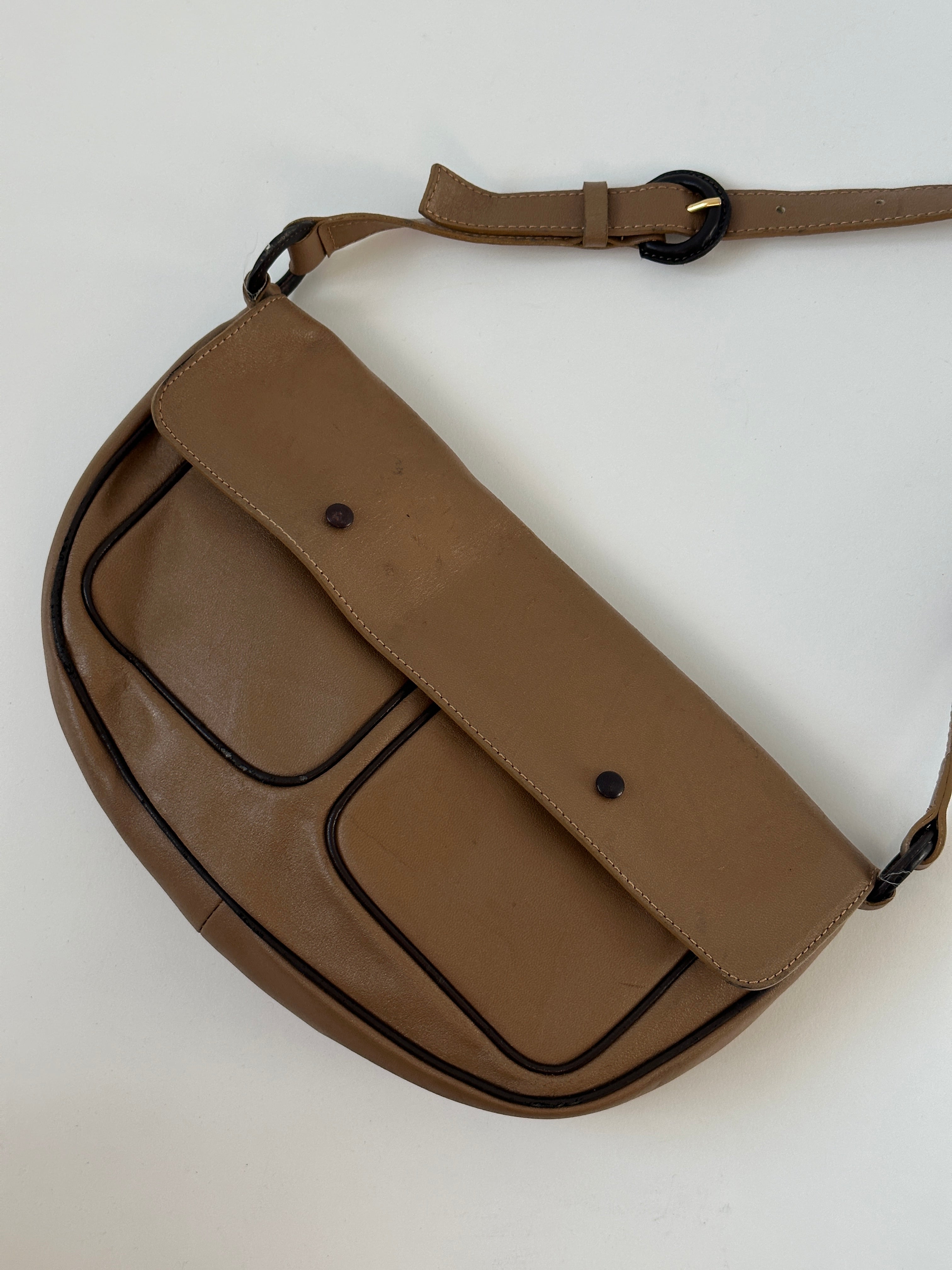 Vintage Italian vintage leather crescent crossbody bag with adjustable strap and antique finish, stylish and durable accessory.