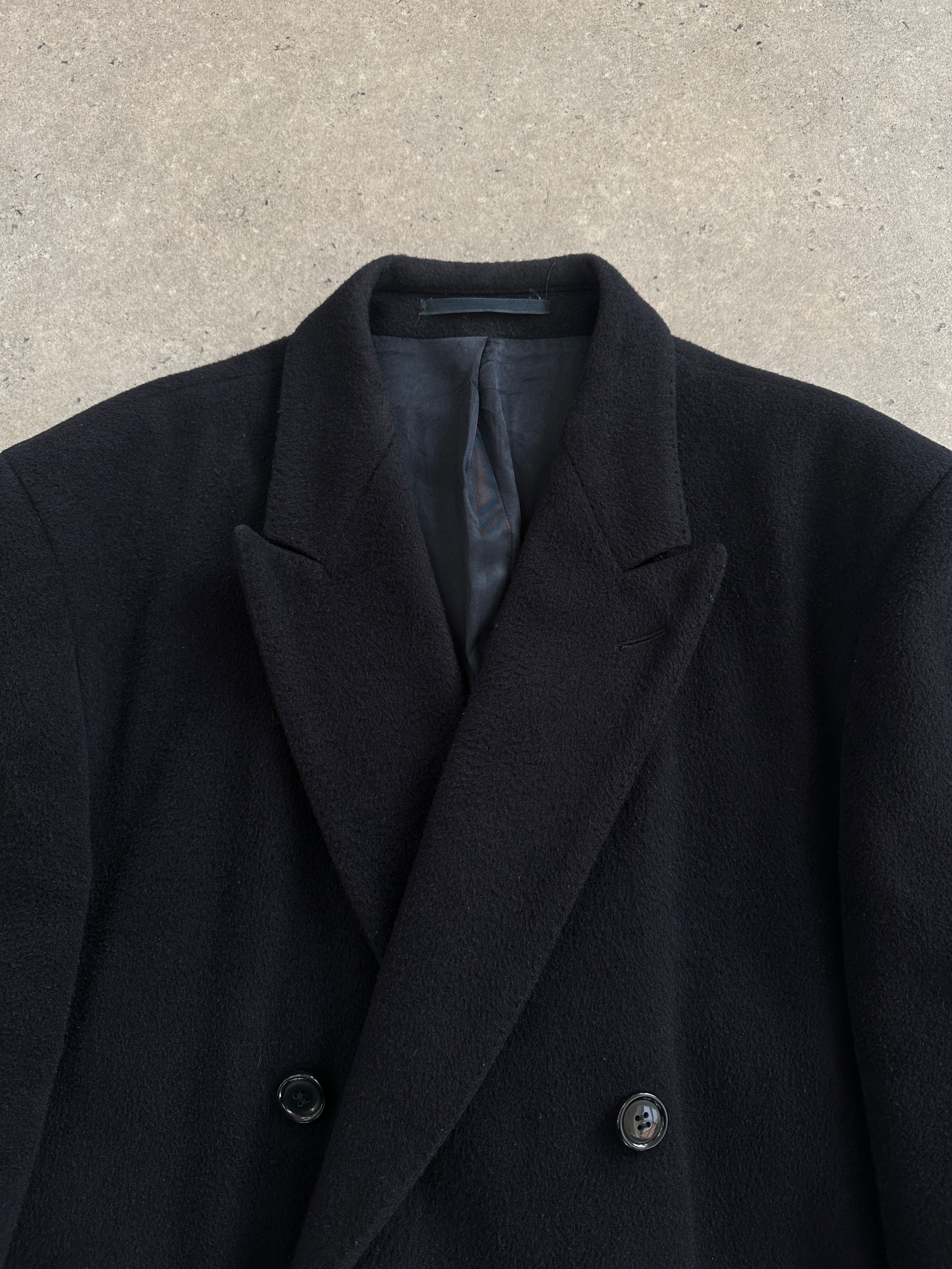 Vintage British 1990s Savoy Taylors Guild wool cashmere coat in XL/XXL, showing classic tailored style and rich fabric details.