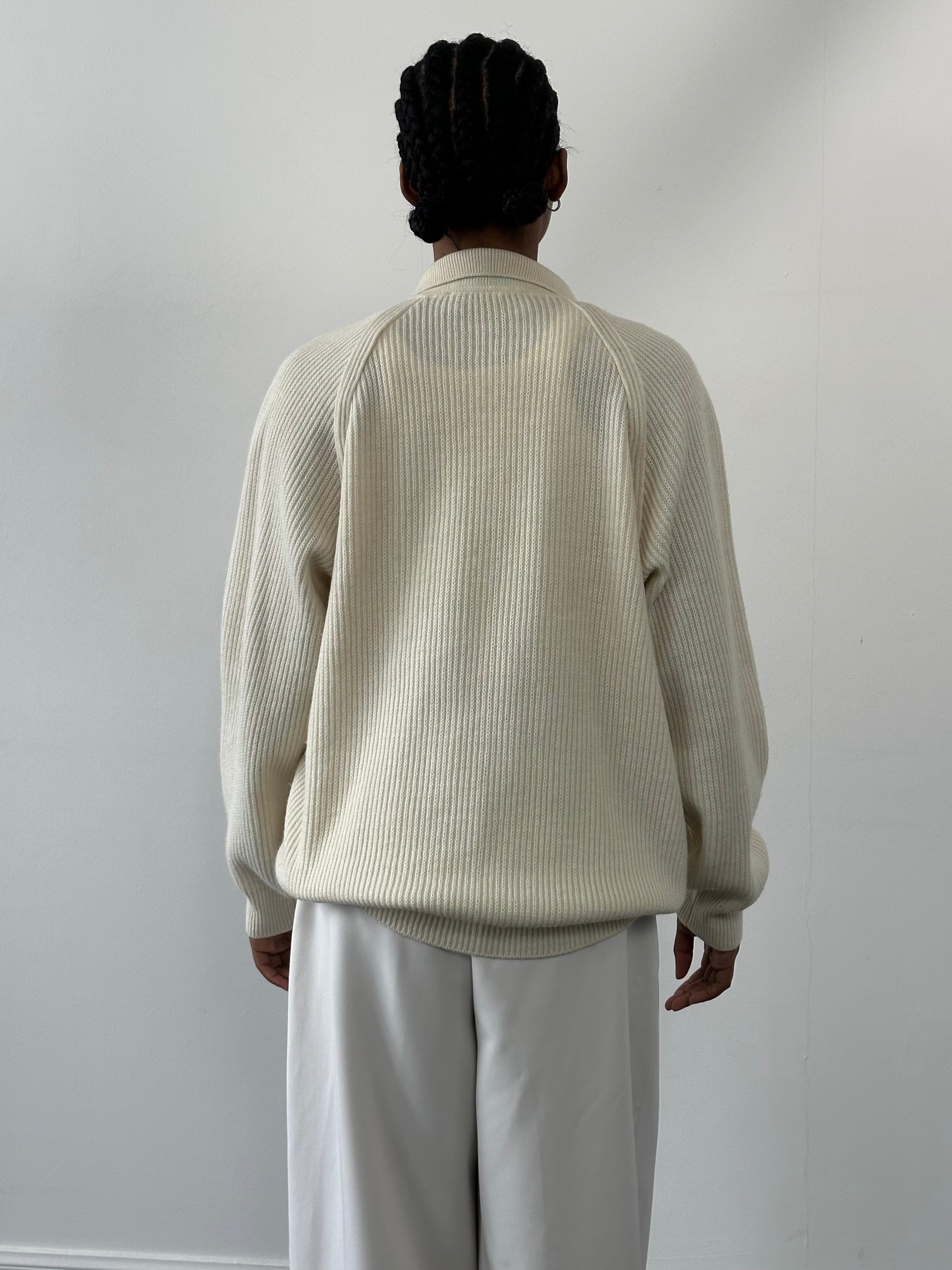 Vintage 1990s Italian wool knitted polo jumper in XL, featuring classic design and textured knit pattern.