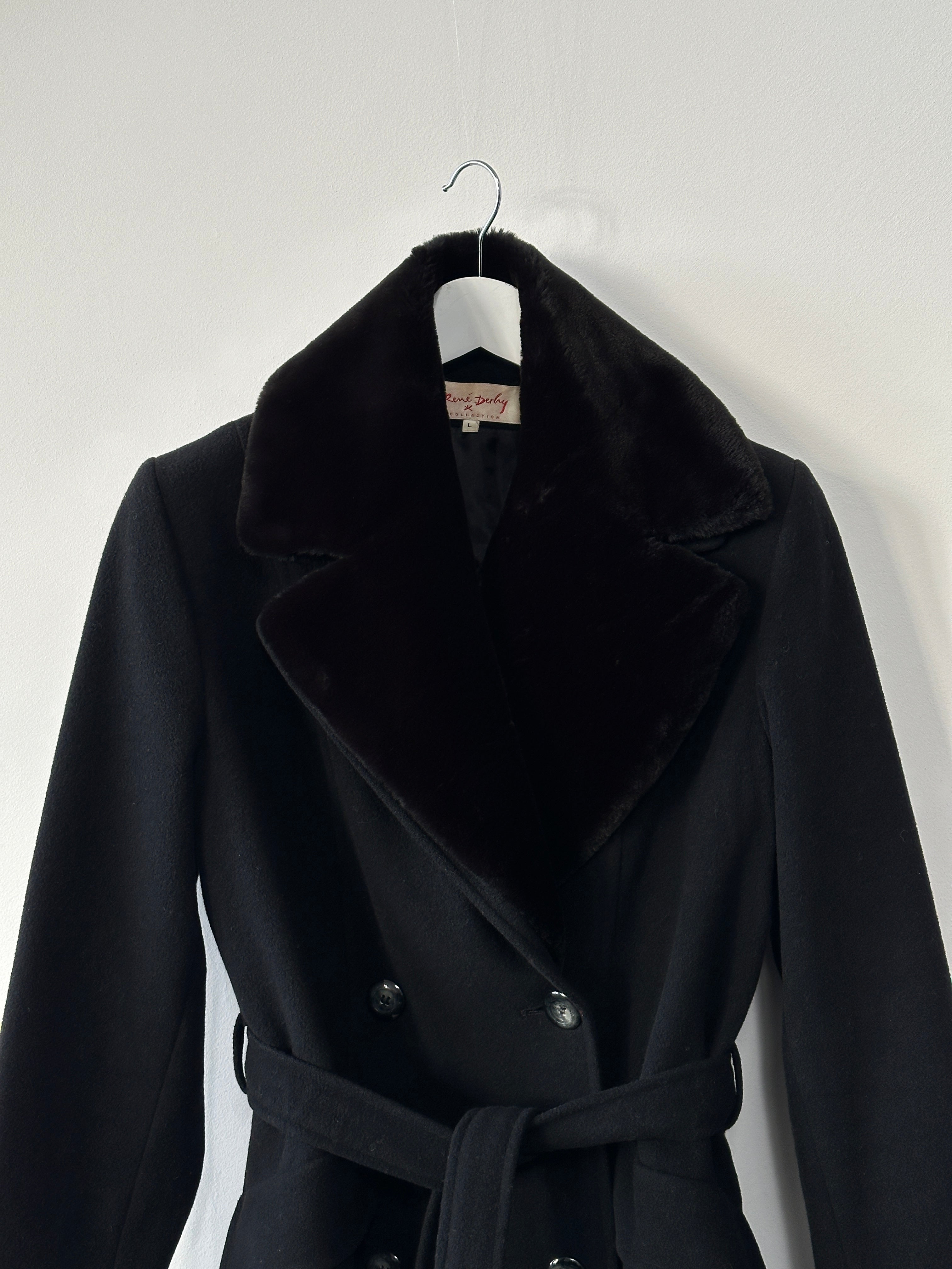 Vintage wool coat with removable faux fur collar, belted design, in size M/L, stylish and warm outerwear.
