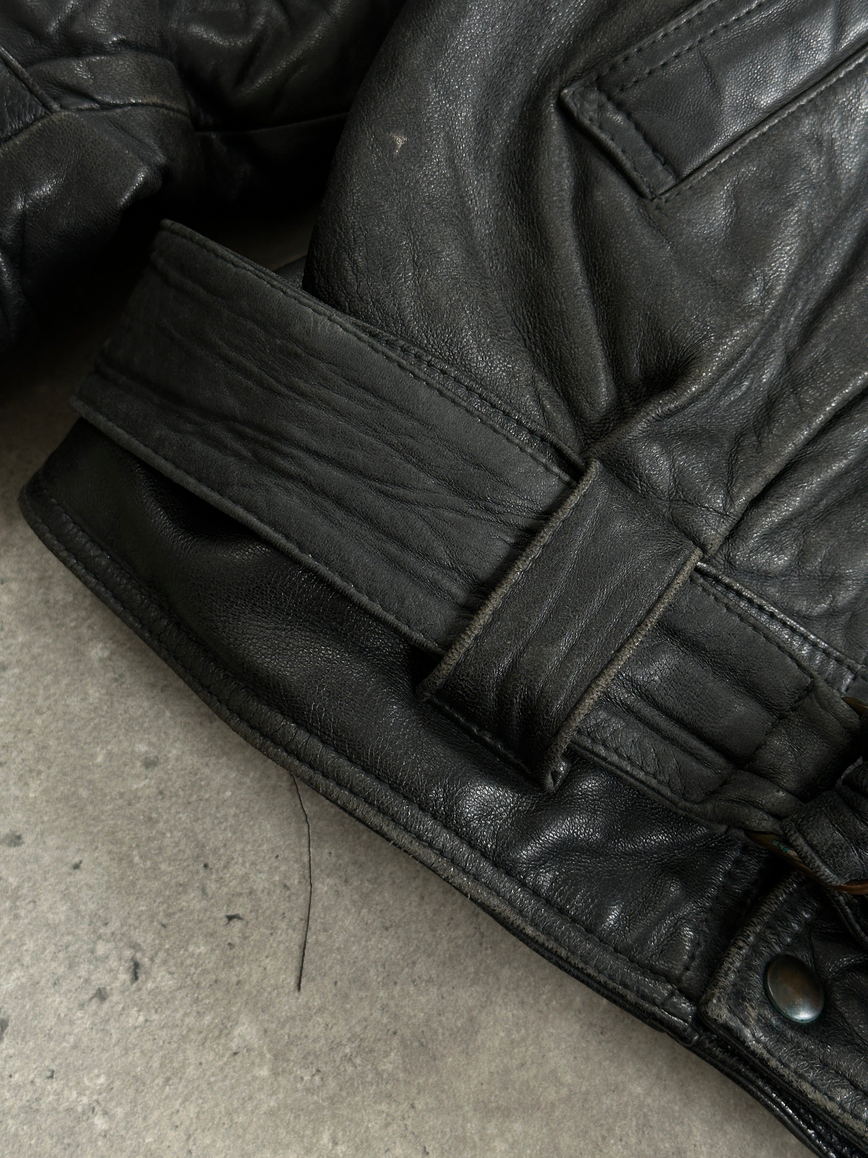 Vintage leather jacket with belted buckle in XL size, featuring classic design and textured leather material.
