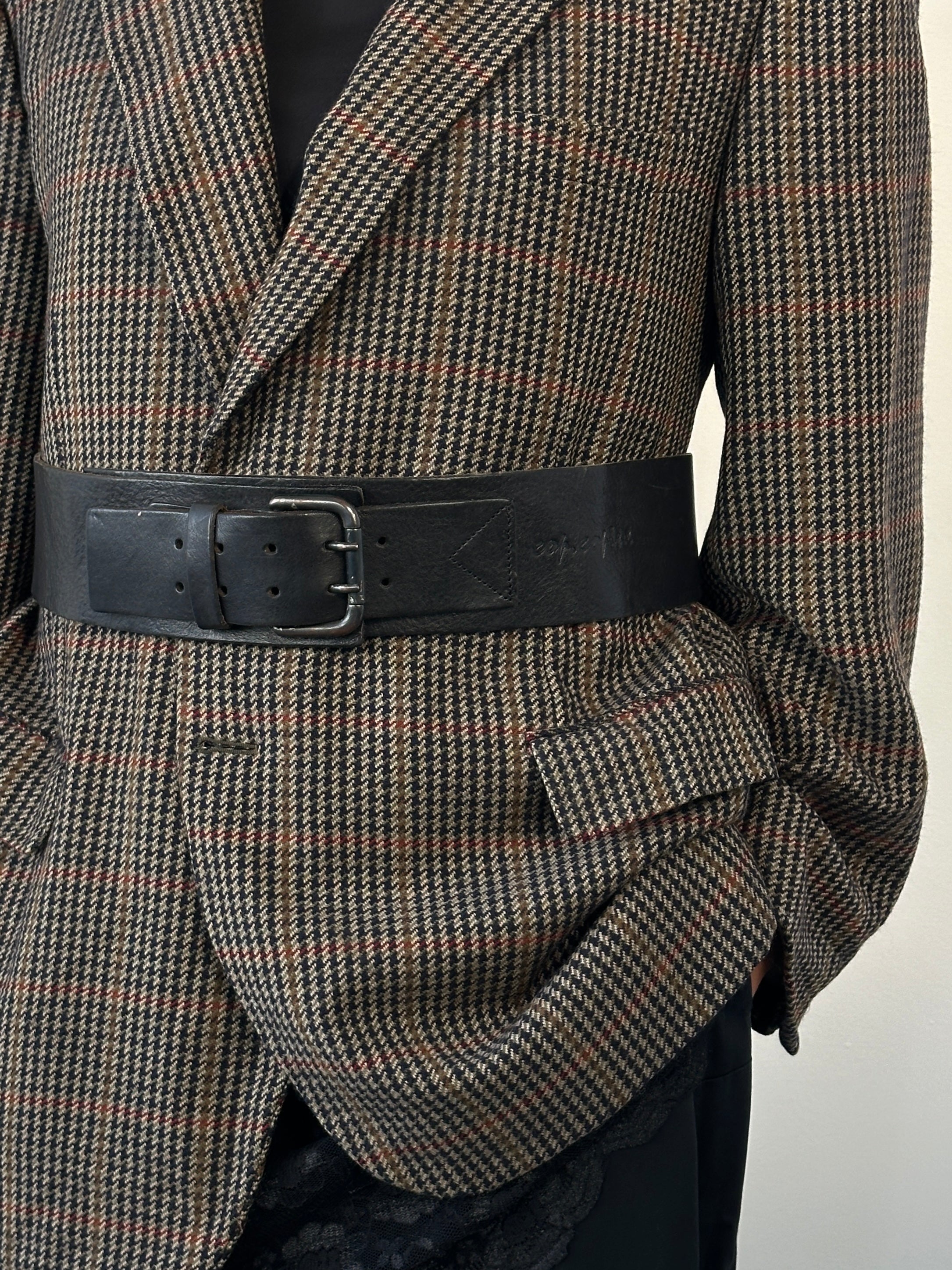 Cop Copine 1990s chunky leather belt in W32-36, featuring wide design and textured brown leather detailing.