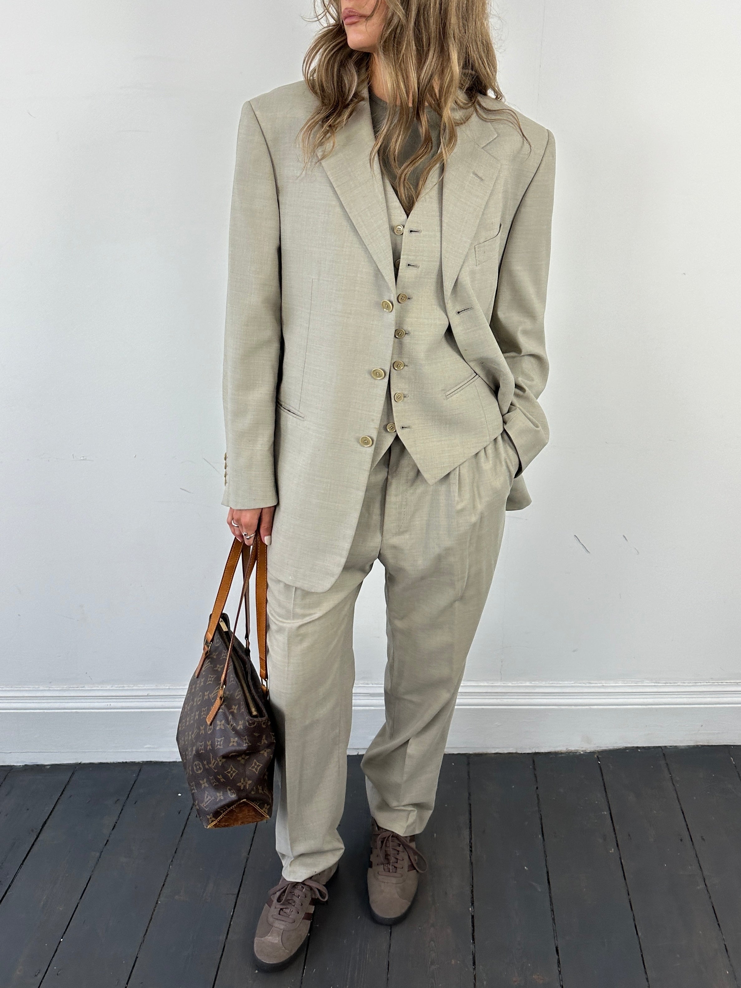 Pal Zileri pure wool single-breasted suit jumpsuit in size 40R/W32, tailored fit with lapel collar and front button closure.
