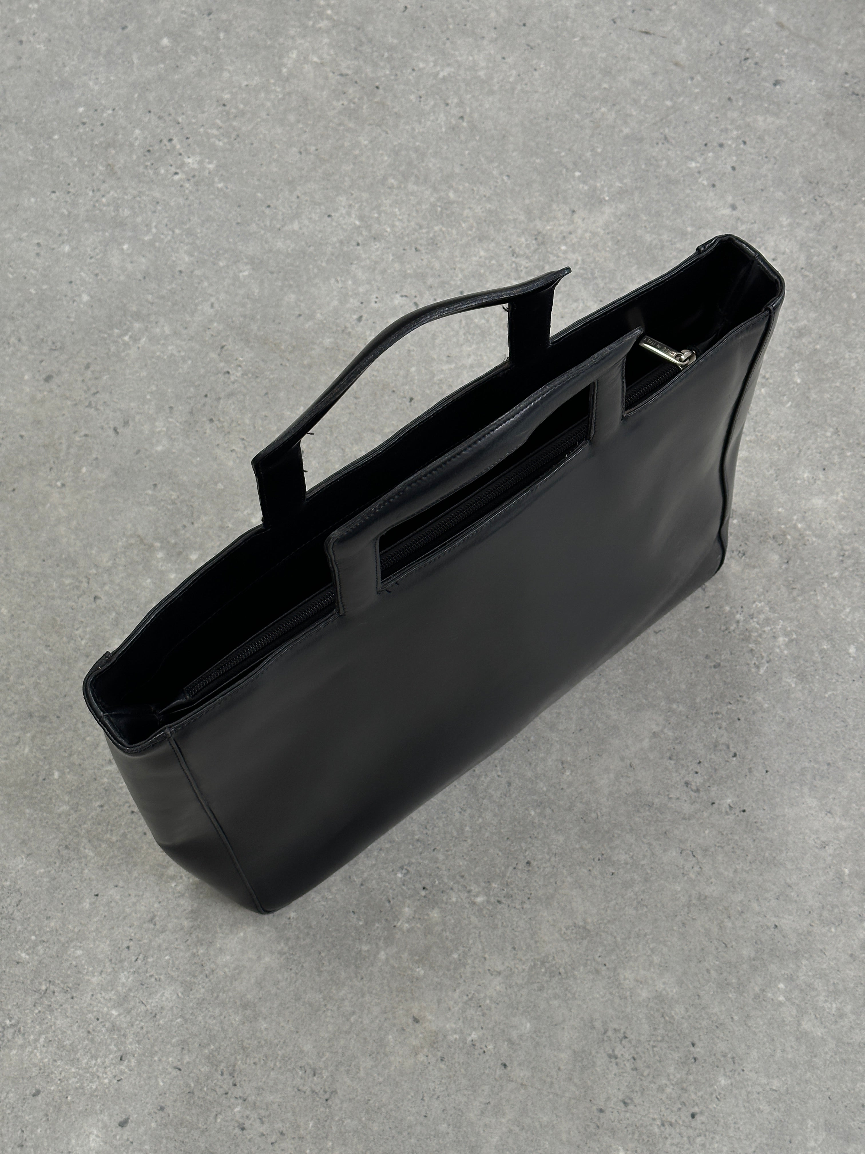 Vintage Italian leather briefcase bag with sturdy handles and classic design, perfect for professional use.
