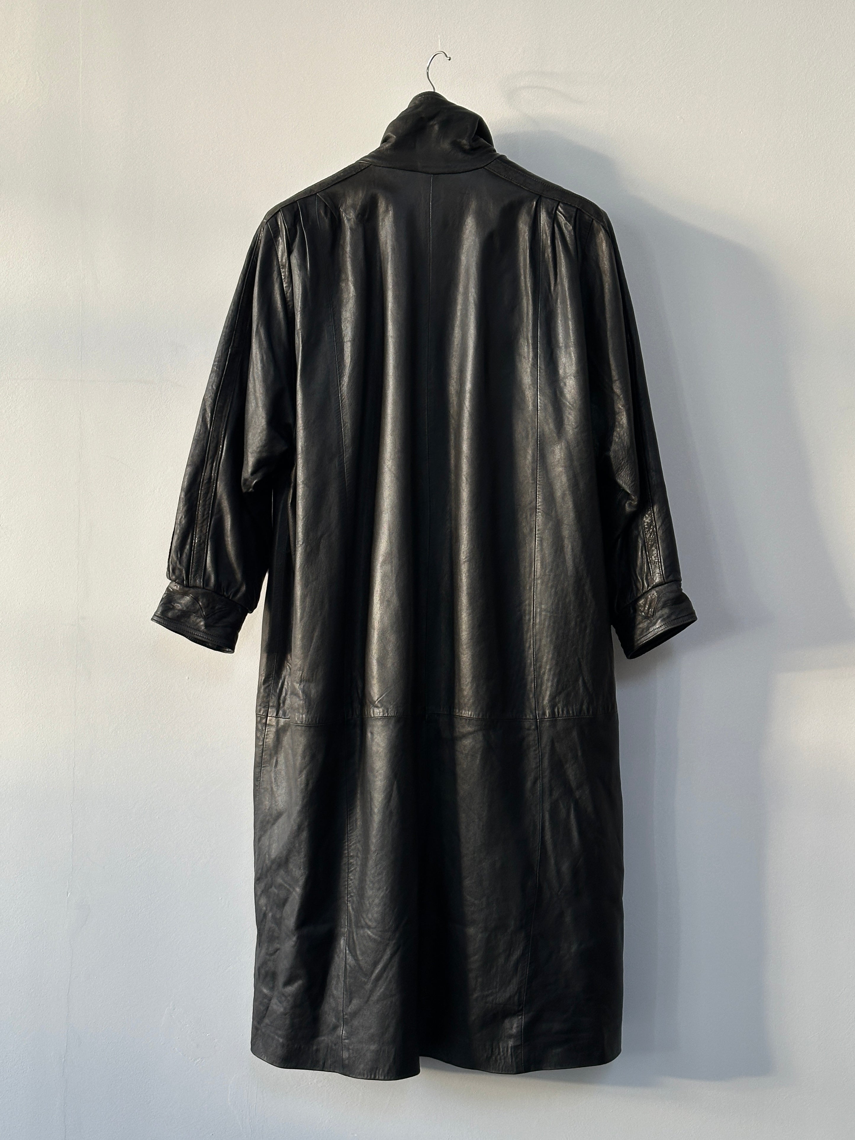 Vintage high neck leather trench coat in XL, featuring a classic design, structured collar, and sleek leather texture.