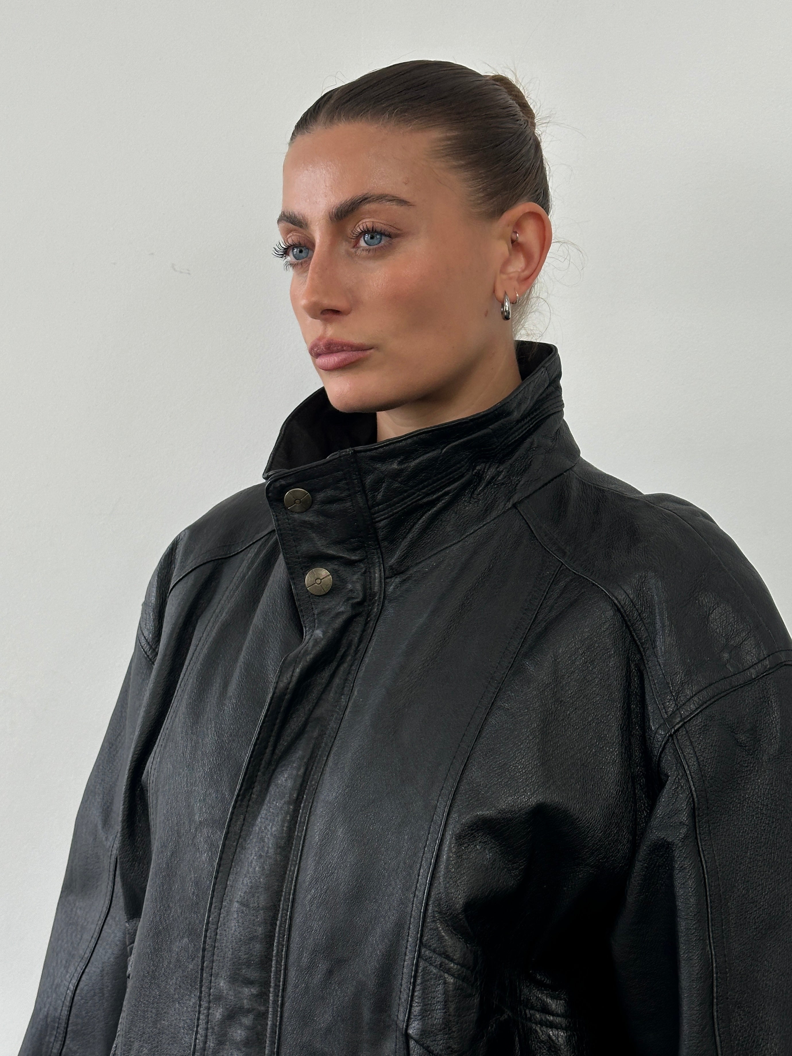 Vintage high neck leather bomber jacket in XL, featuring classic design and smooth leather texture.