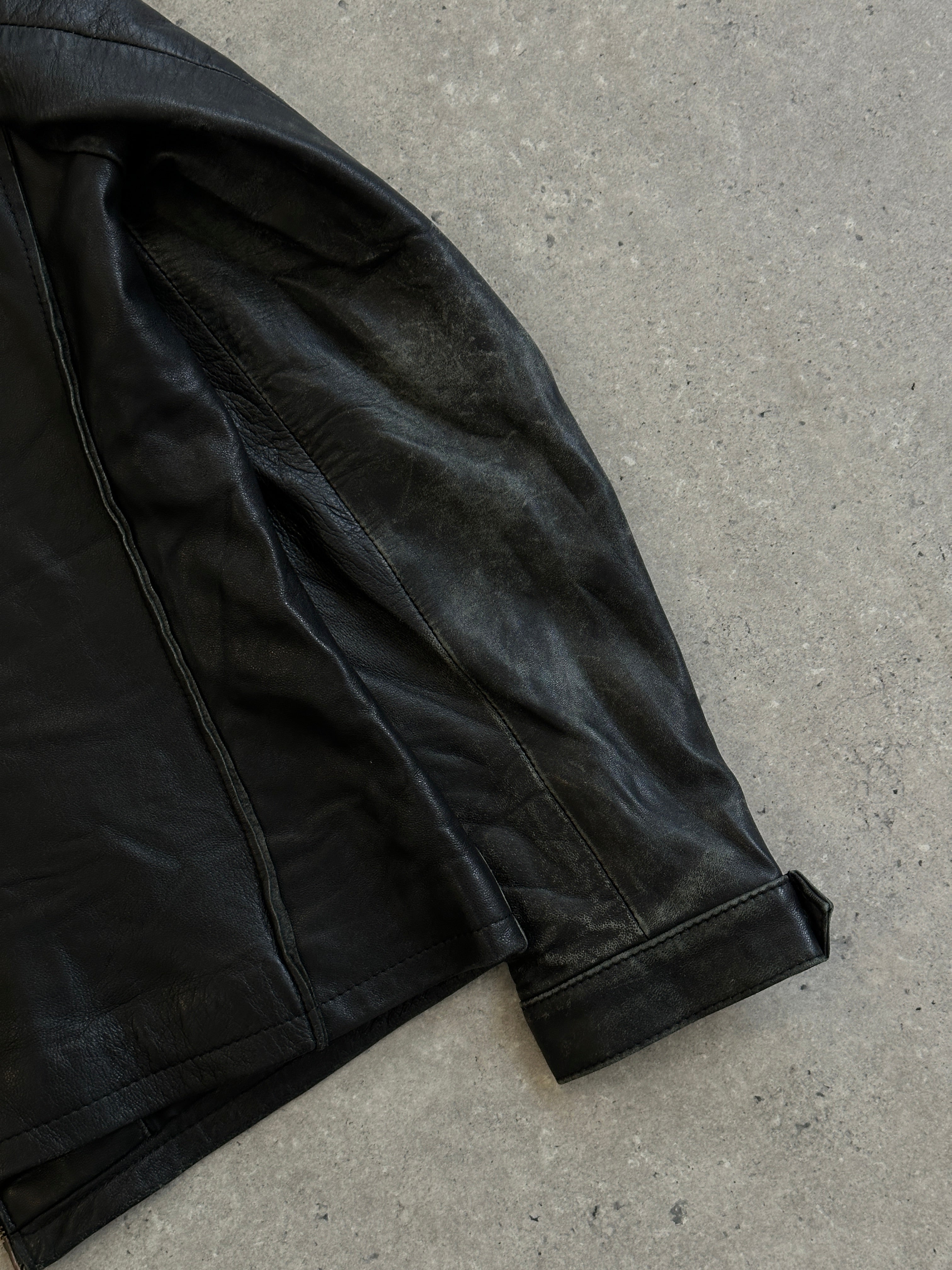 Italian Vintage double zip leather jacket in size M, featuring classic design and authentic leather material.